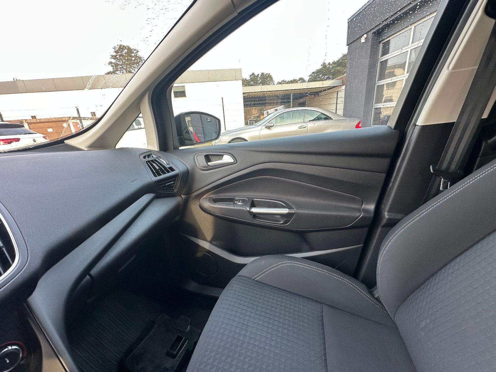 Fahrzeugabbildung Ford C-MAX Cool & Connect 2.0 150 PS Autom. Navi AHK