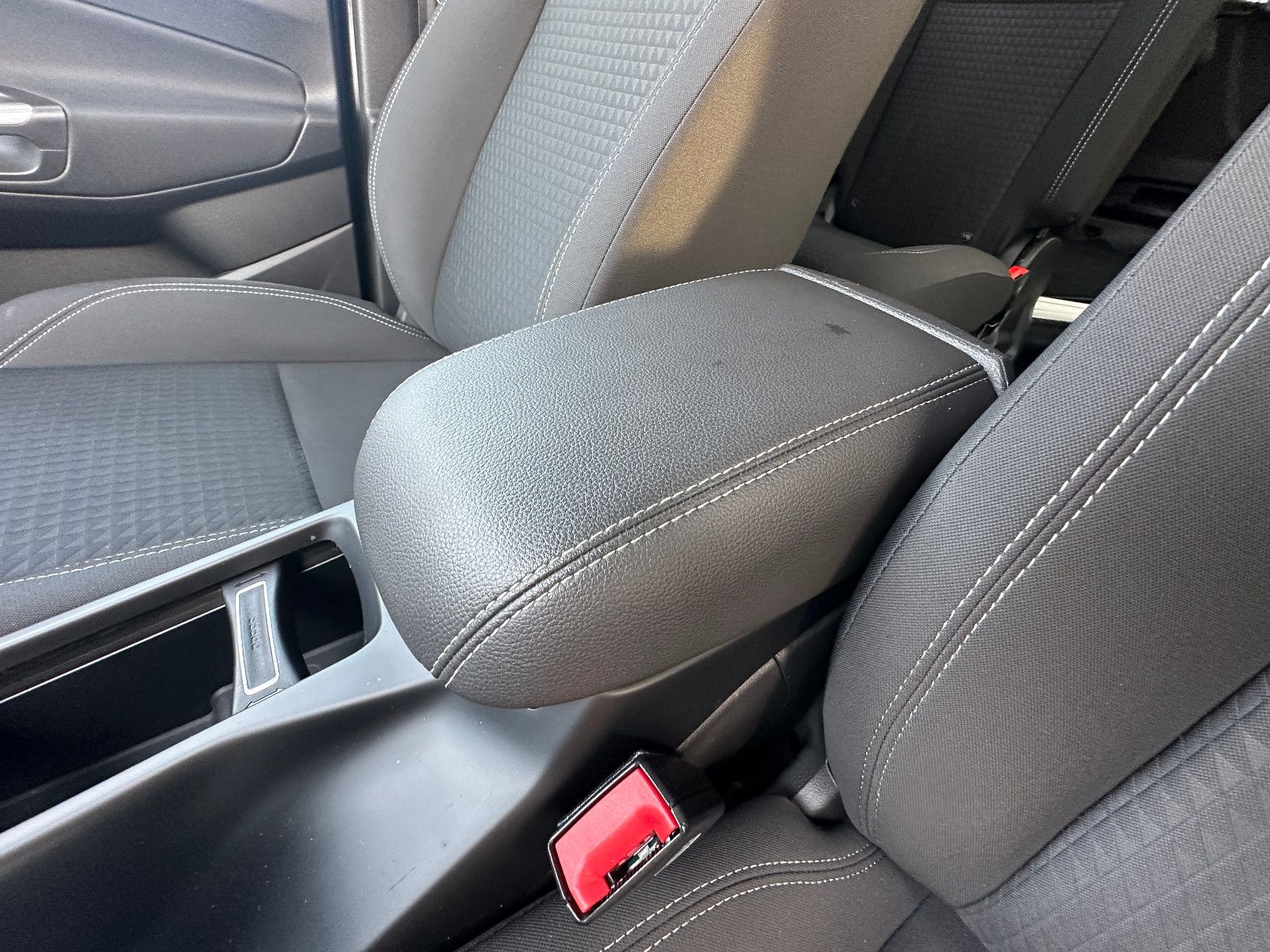Fahrzeugabbildung Ford C-MAX Cool & Connect 2.0 150 PS Autom. Navi AHK