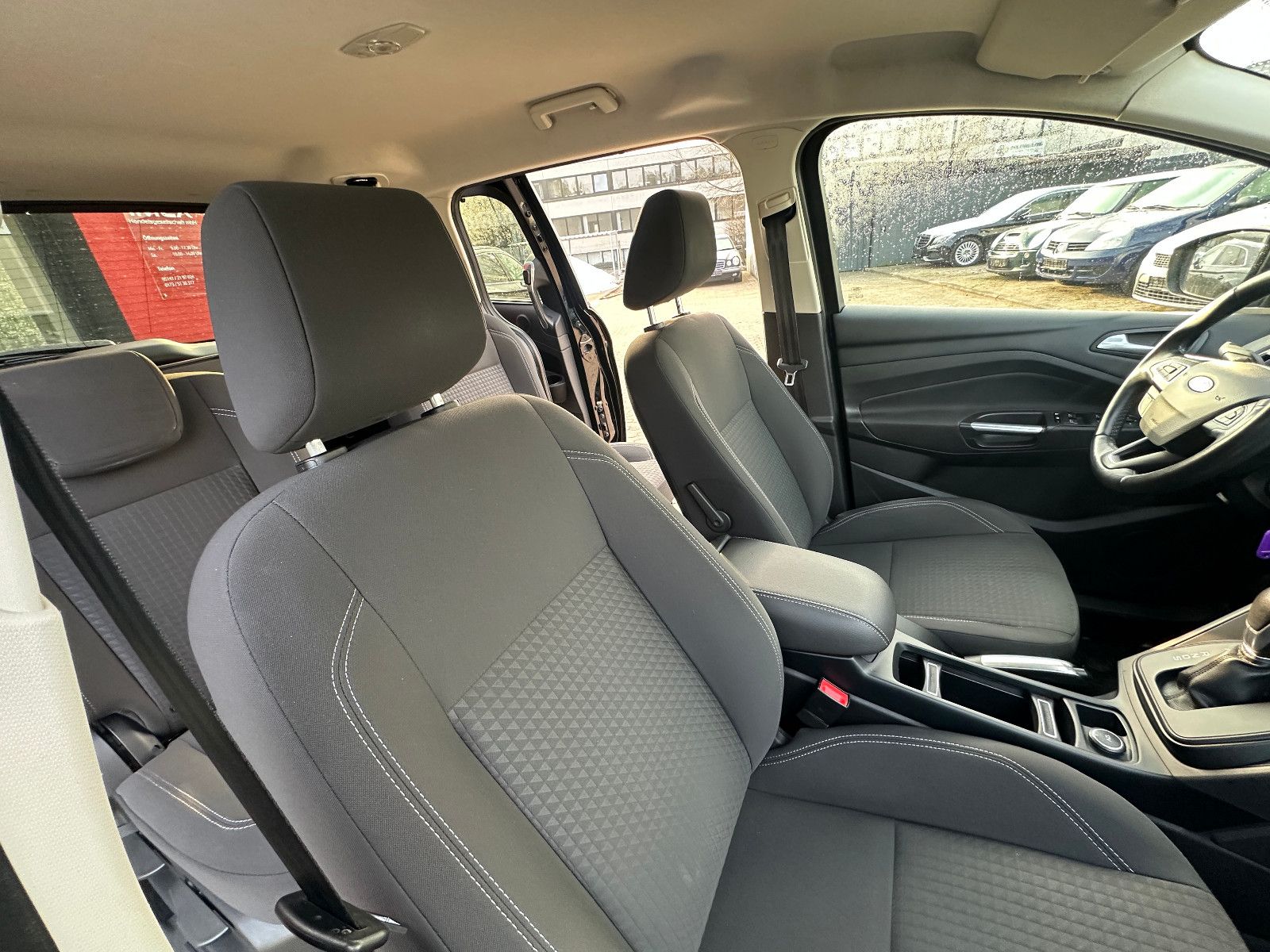 Fahrzeugabbildung Ford C-MAX Cool & Connect 2.0 150 PS Autom. Navi AHK