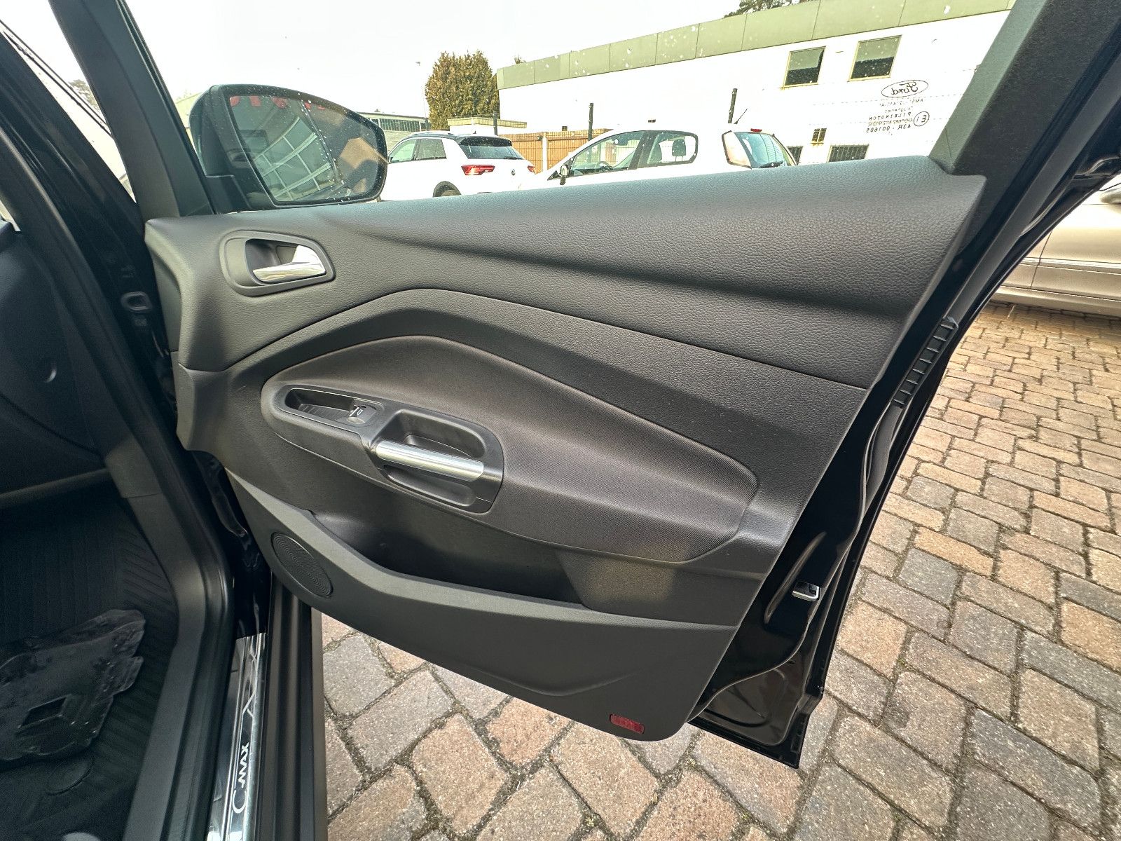 Fahrzeugabbildung Ford C-MAX Cool & Connect 2.0 150 PS Autom. Navi AHK