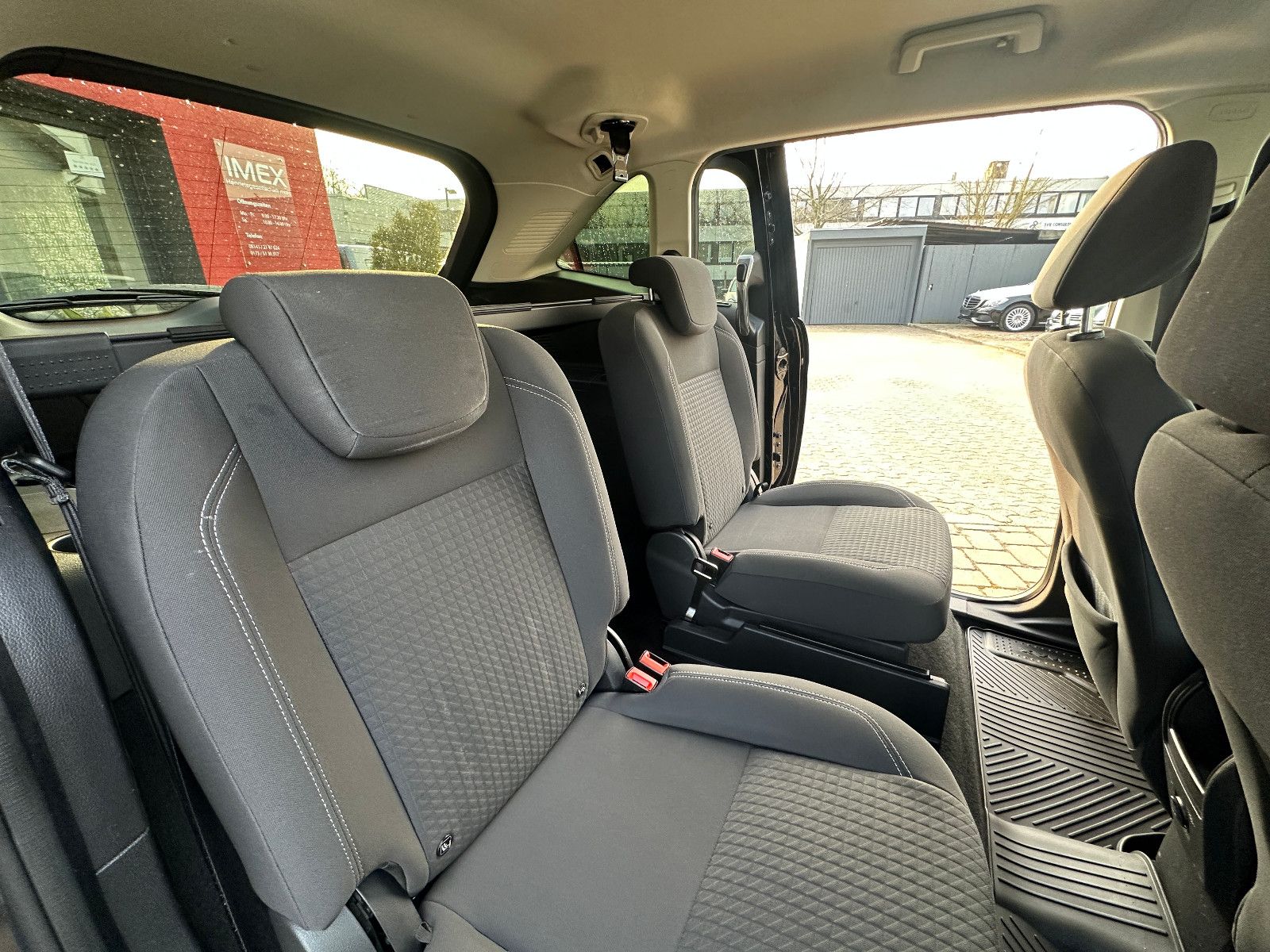 Fahrzeugabbildung Ford C-MAX Cool & Connect 2.0 150 PS Autom. Navi AHK