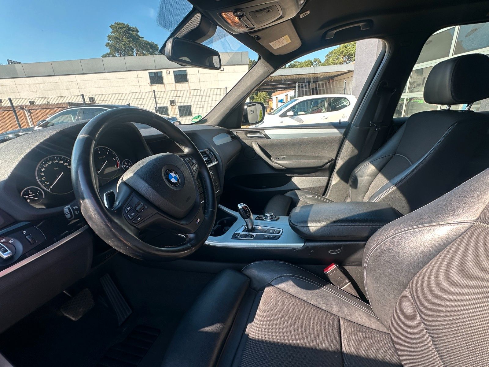 Fahrzeugabbildung BMW X3 xDrive 20 d 184 PS M-Sport HUD SH Leder