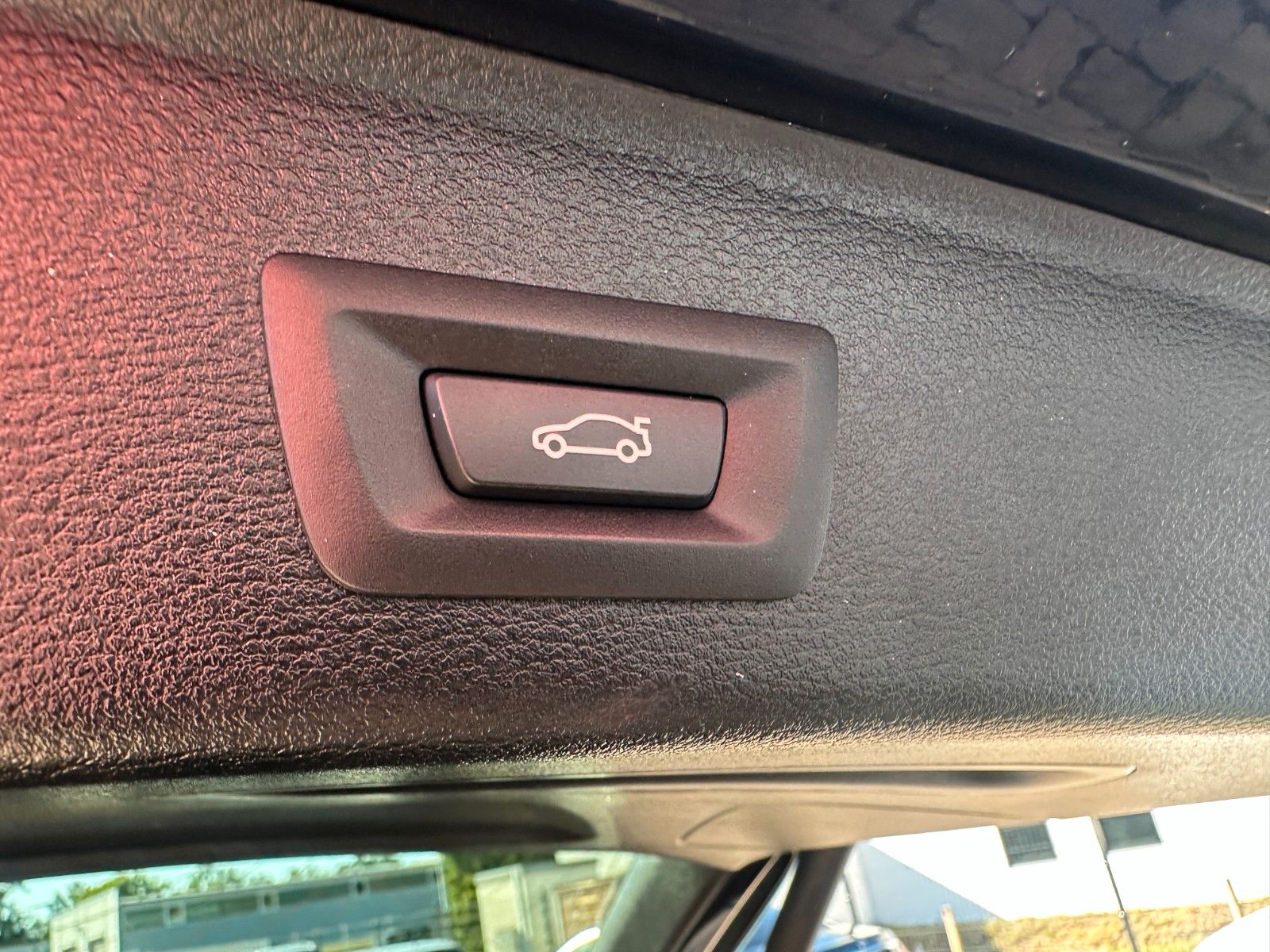 Fahrzeugabbildung BMW X3 xDrive 20 d 184 PS M-Sport HUD SH Leder