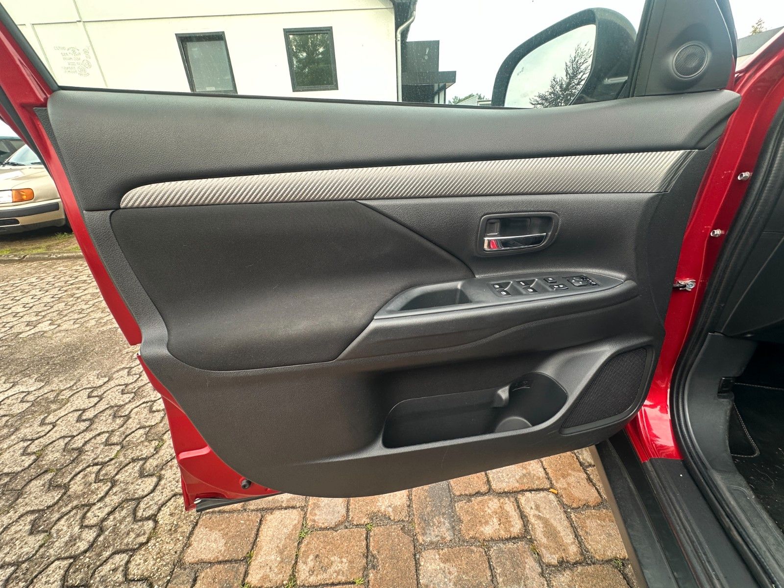 Fahrzeugabbildung Mitsubishi Outlander Edition+ 4WD 150 PS Autom. Navi AHK