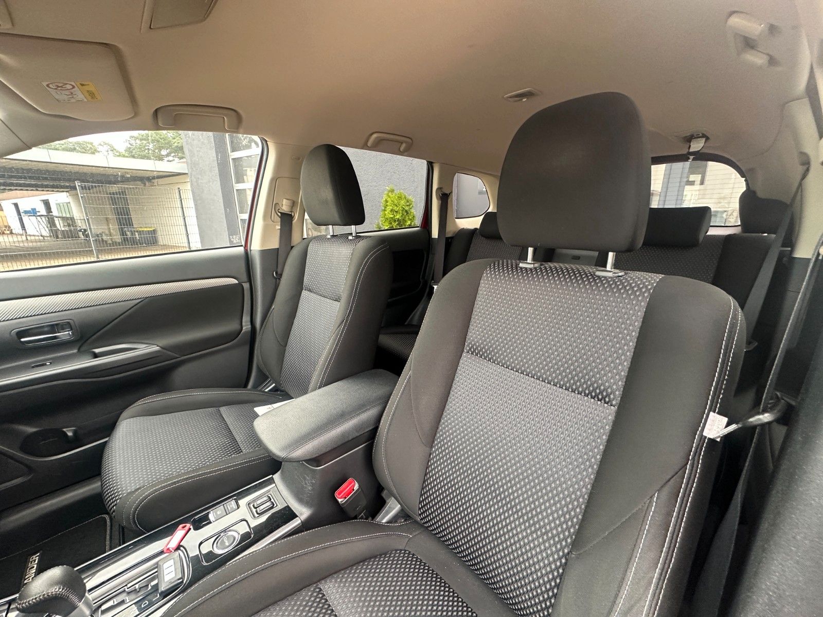 Fahrzeugabbildung Mitsubishi Outlander Edition+ 4WD 150 PS Autom. Navi AHK