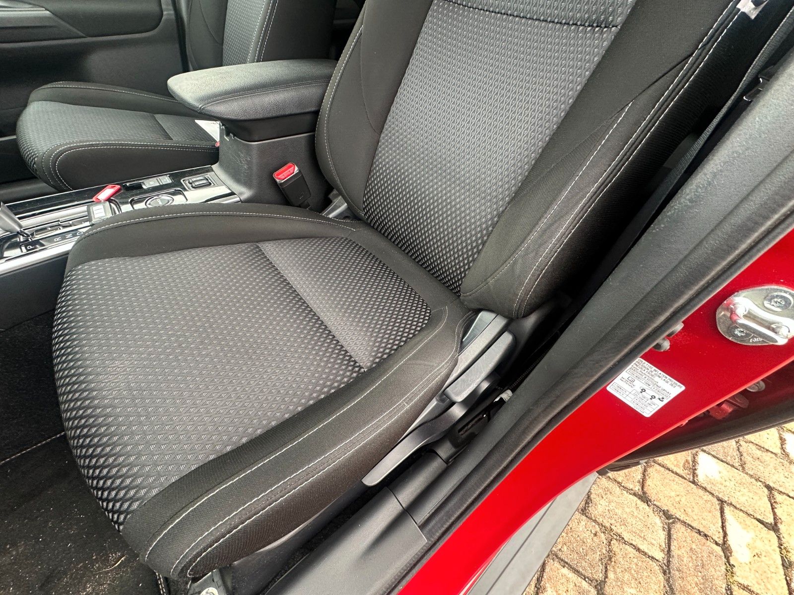 Fahrzeugabbildung Mitsubishi Outlander Edition+ 4WD 150 PS Autom. Navi AHK