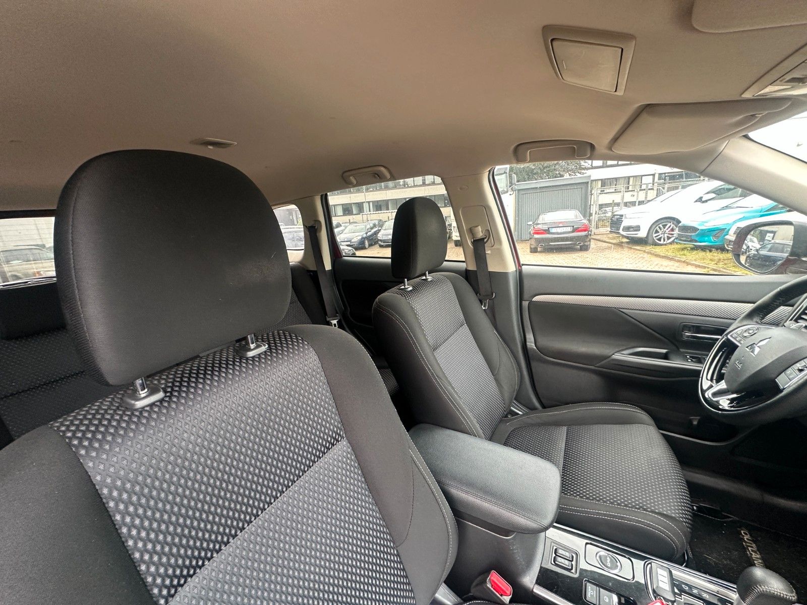 Fahrzeugabbildung Mitsubishi Outlander Edition+ 4WD 150 PS Autom. Navi AHK