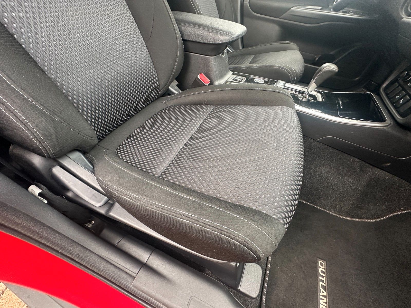 Fahrzeugabbildung Mitsubishi Outlander Edition+ 4WD 150 PS Autom. Navi AHK