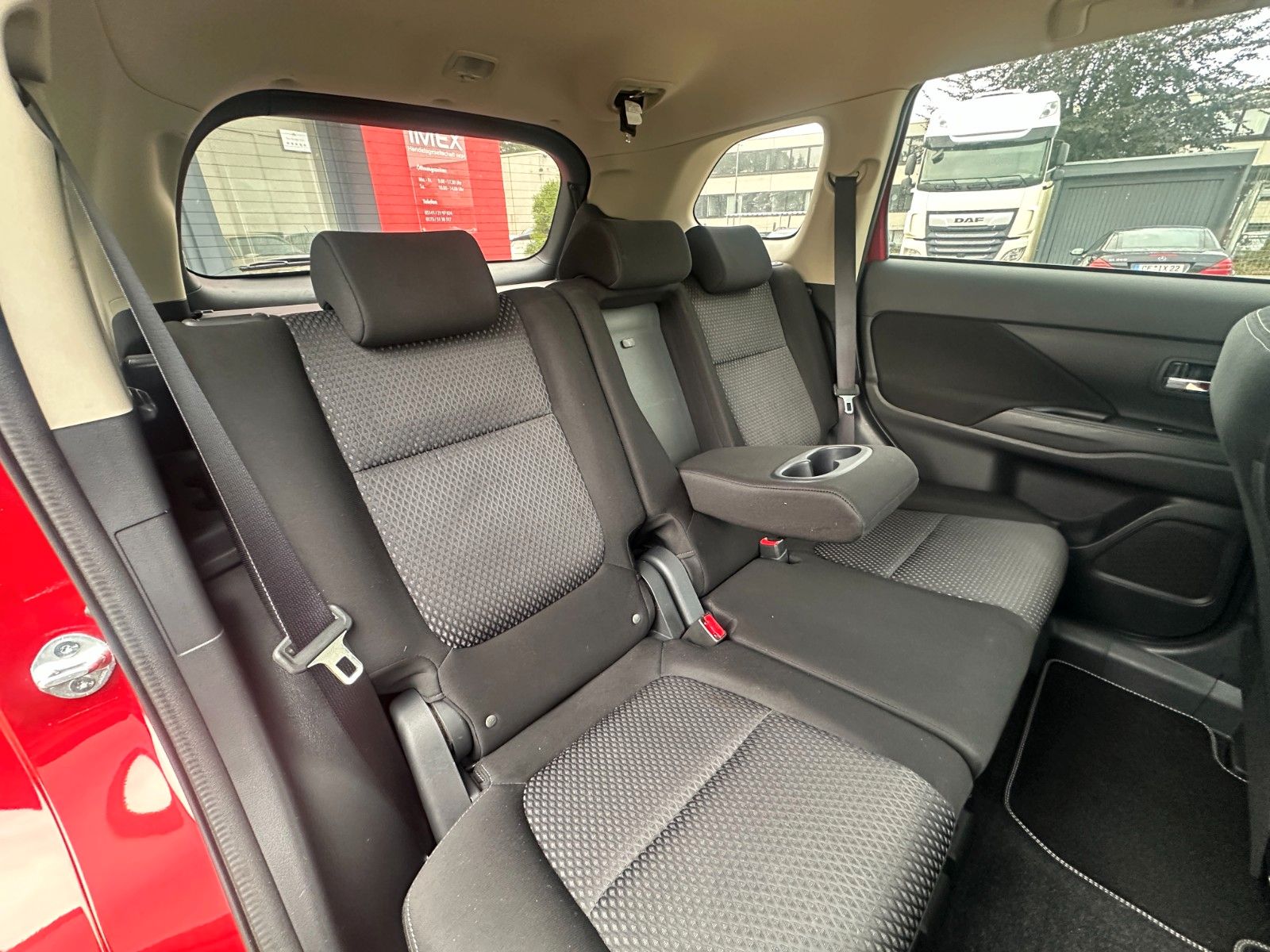 Fahrzeugabbildung Mitsubishi Outlander Edition+ 4WD 150 PS Autom. Navi AHK