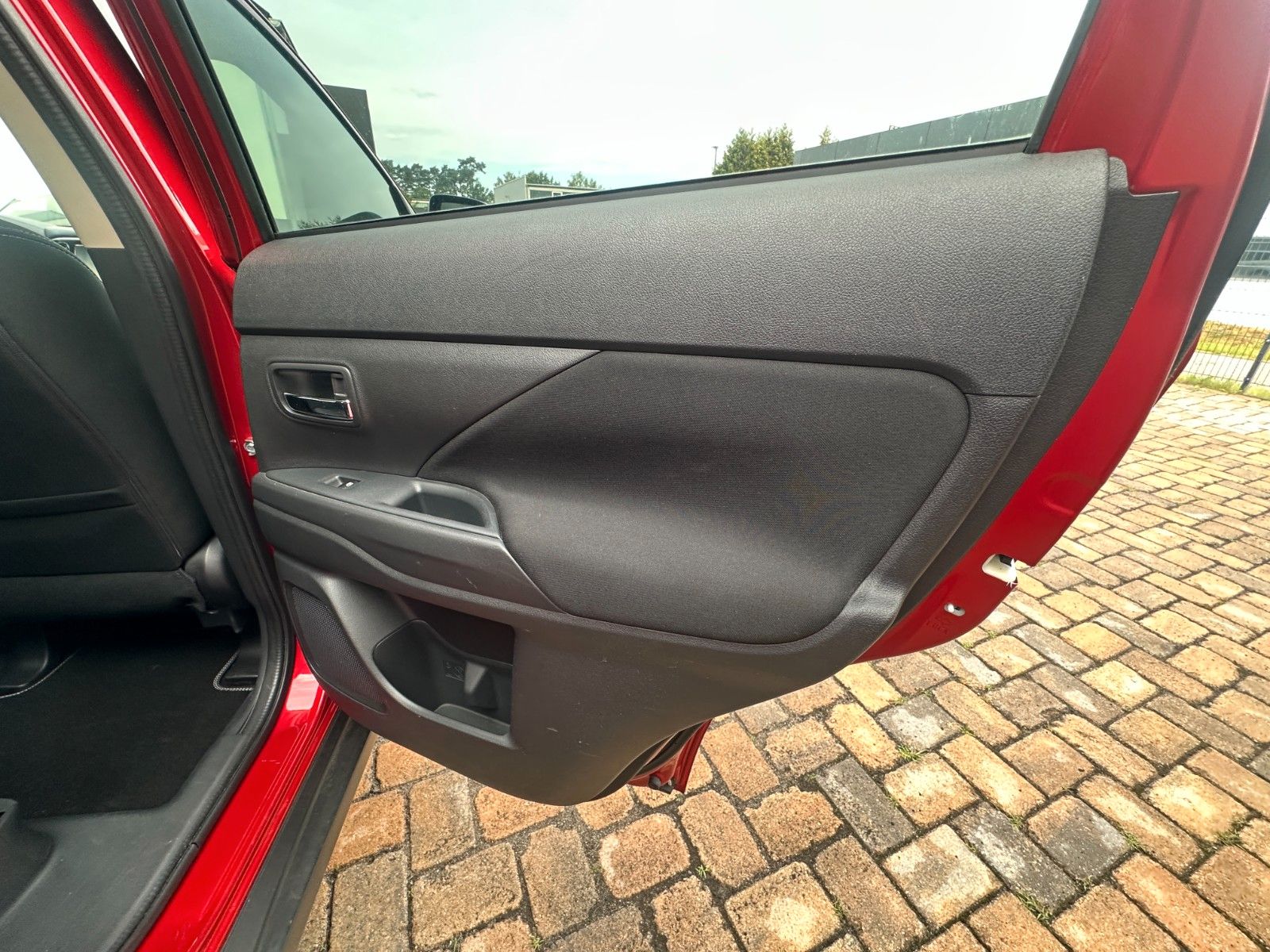 Fahrzeugabbildung Mitsubishi Outlander Edition+ 4WD 150 PS Autom. Navi AHK