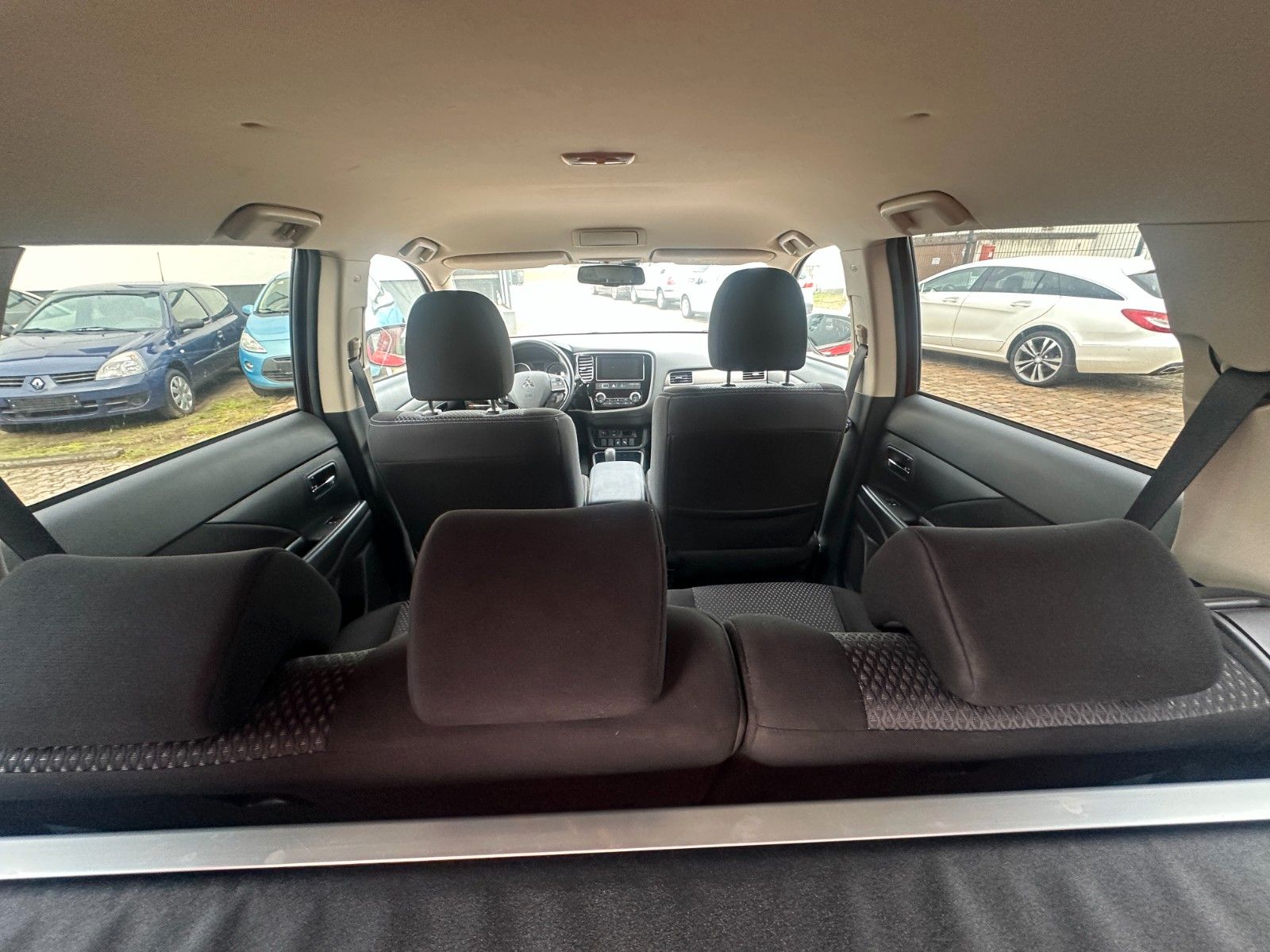 Fahrzeugabbildung Mitsubishi Outlander Edition+ 4WD 150 PS Autom. Navi AHK