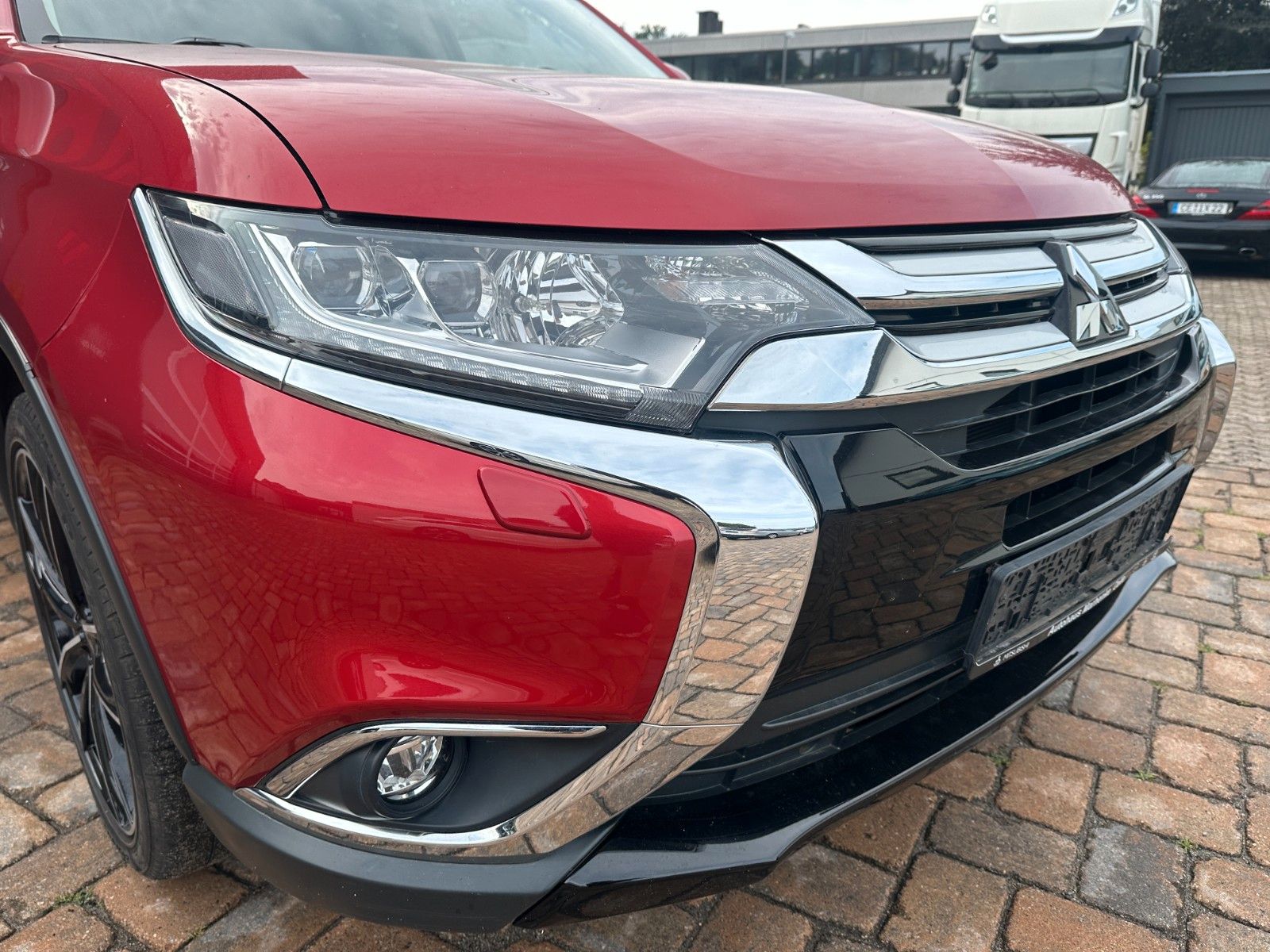 Fahrzeugabbildung Mitsubishi Outlander Edition+ 4WD 150 PS Autom. Navi AHK