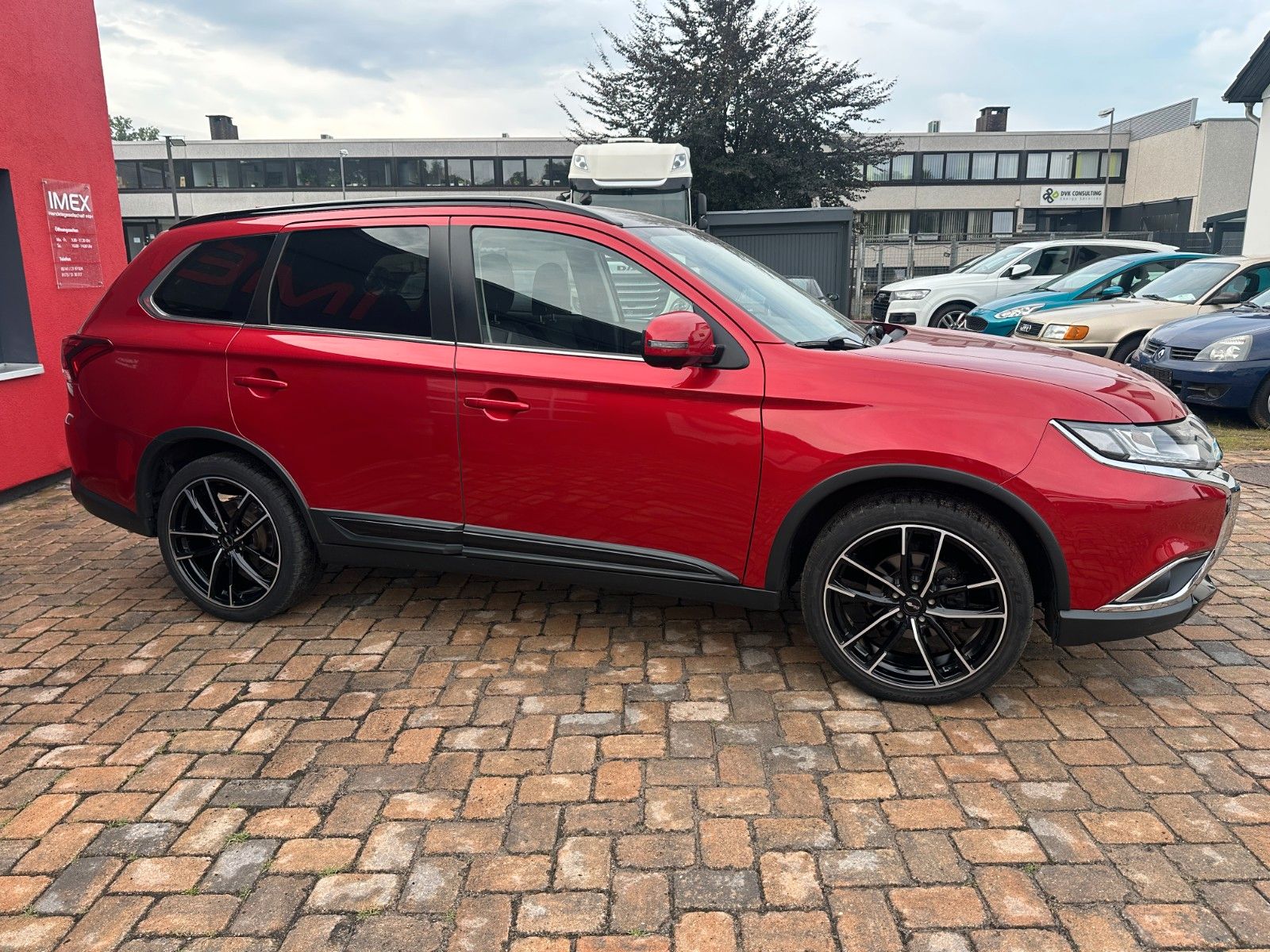 Fahrzeugabbildung Mitsubishi Outlander Edition+ 4WD 150 PS Autom. Navi AHK