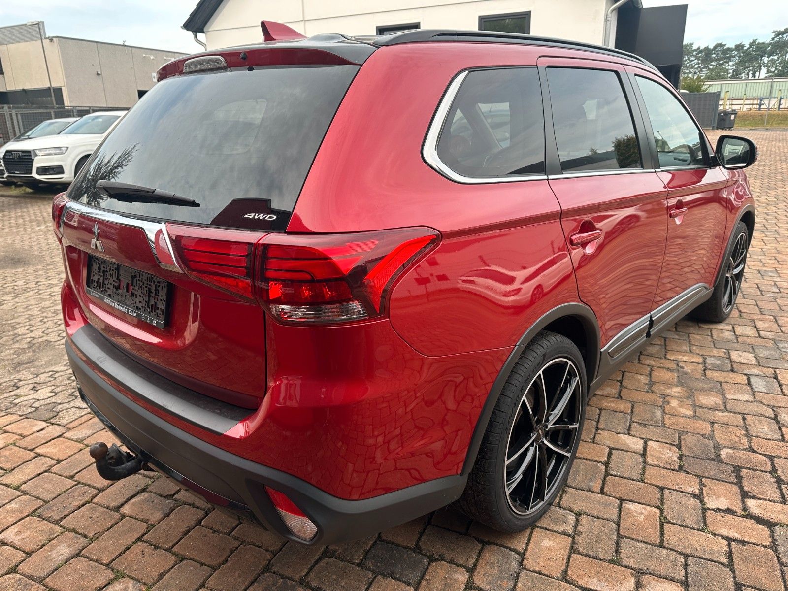 Fahrzeugabbildung Mitsubishi Outlander Edition+ 4WD 150 PS Autom. Navi AHK