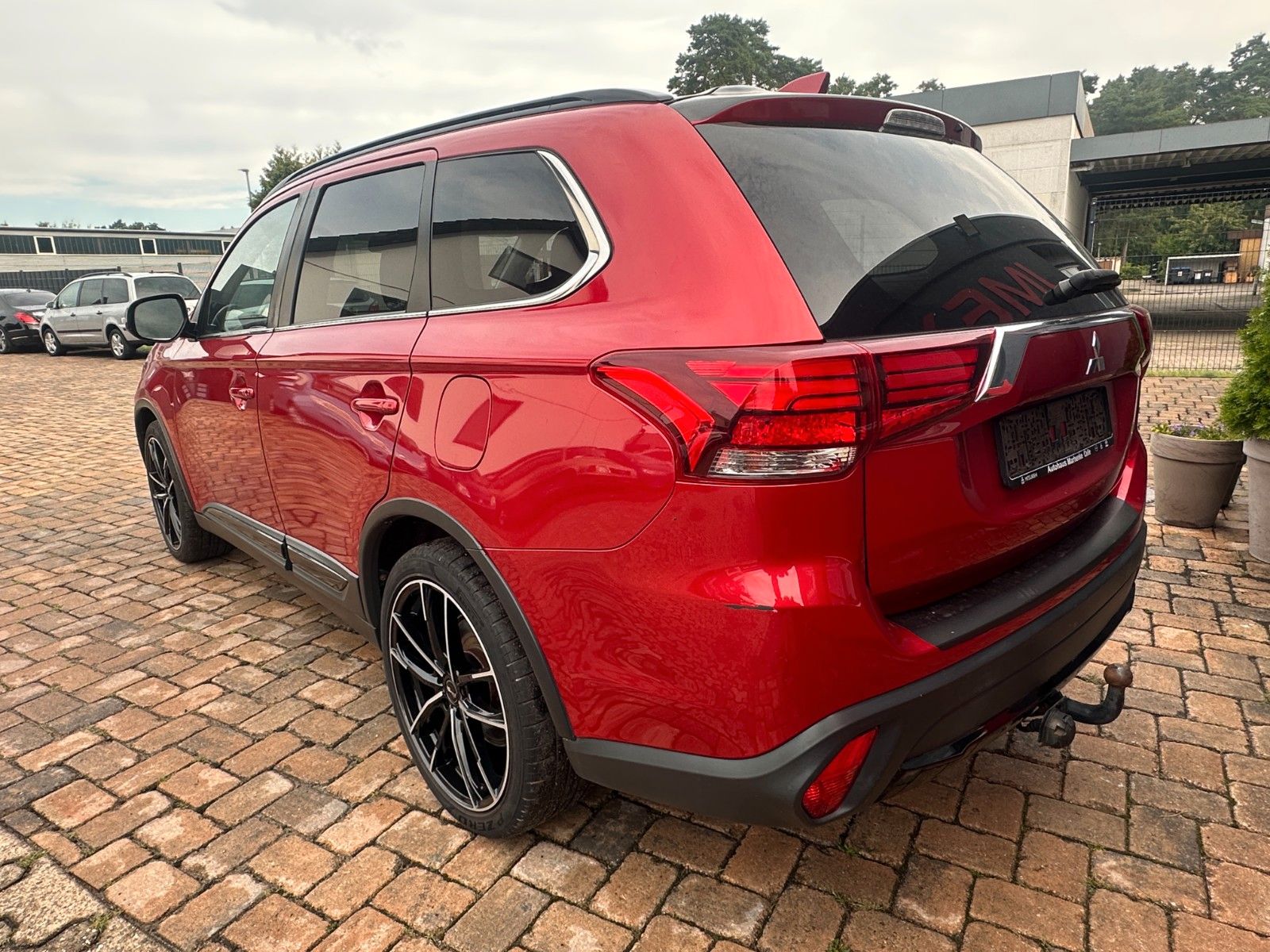 Fahrzeugabbildung Mitsubishi Outlander Edition+ 4WD 150 PS Autom. Navi AHK