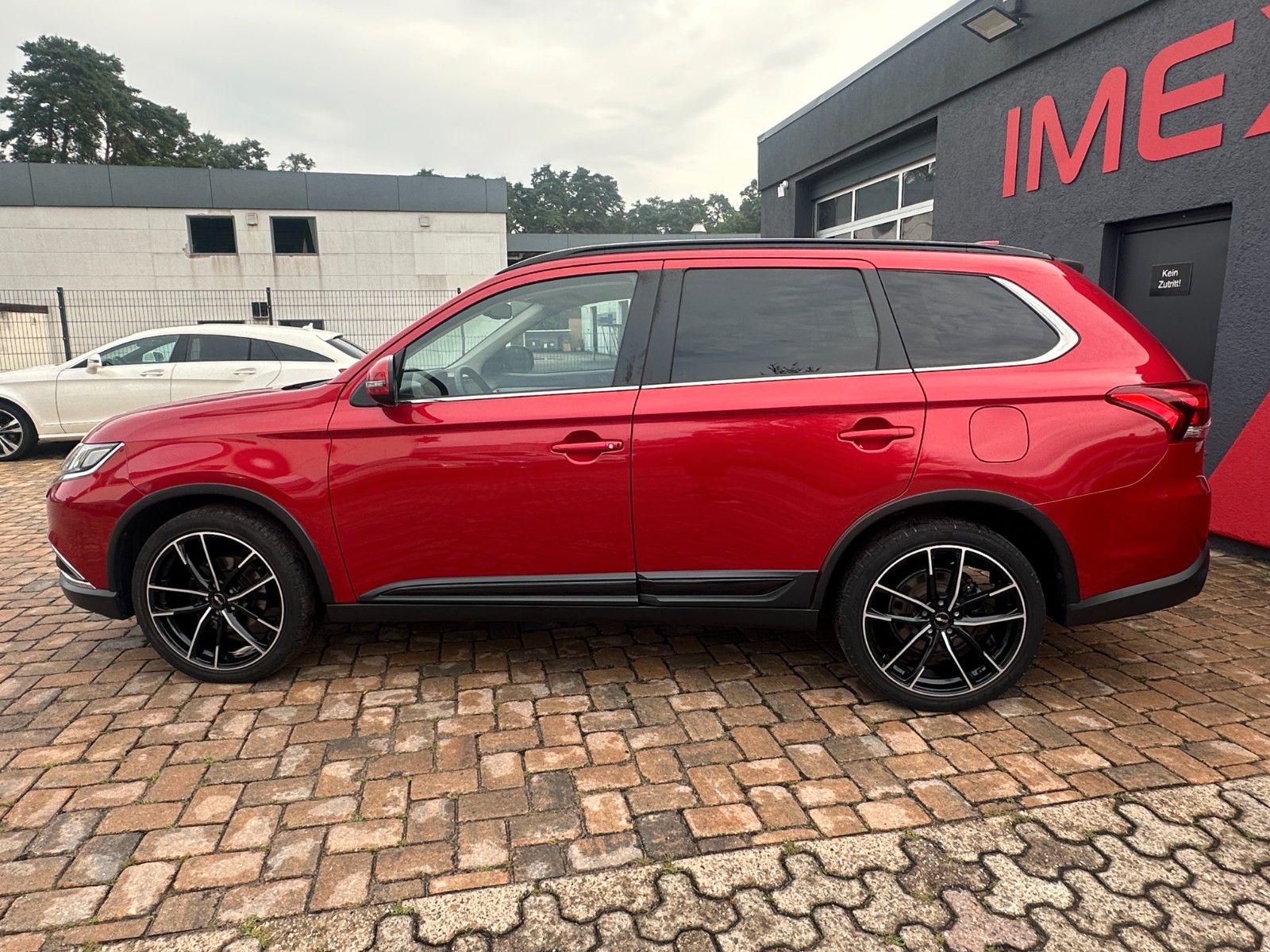 Fahrzeugabbildung Mitsubishi Outlander Edition+ 4WD 150 PS Autom. Navi AHK