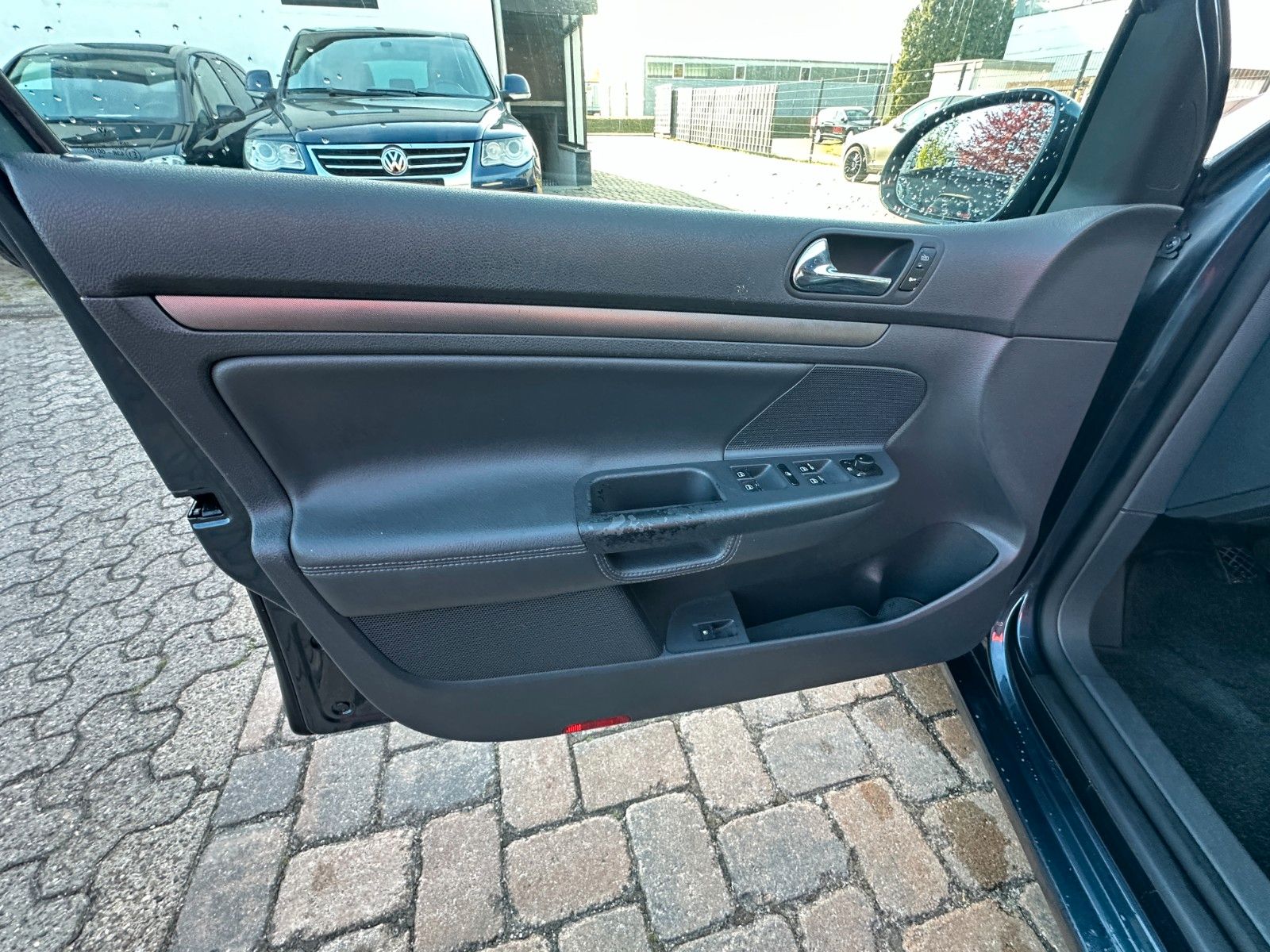 Fahrzeugabbildung Volkswagen Golf V Comfortline 2.0 150 PS Tüv neu Leder 6 G