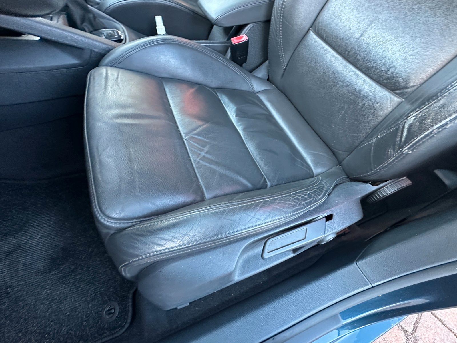 Fahrzeugabbildung Volkswagen Golf V Comfortline 2.0 150 PS Tüv neu Leder 6 G