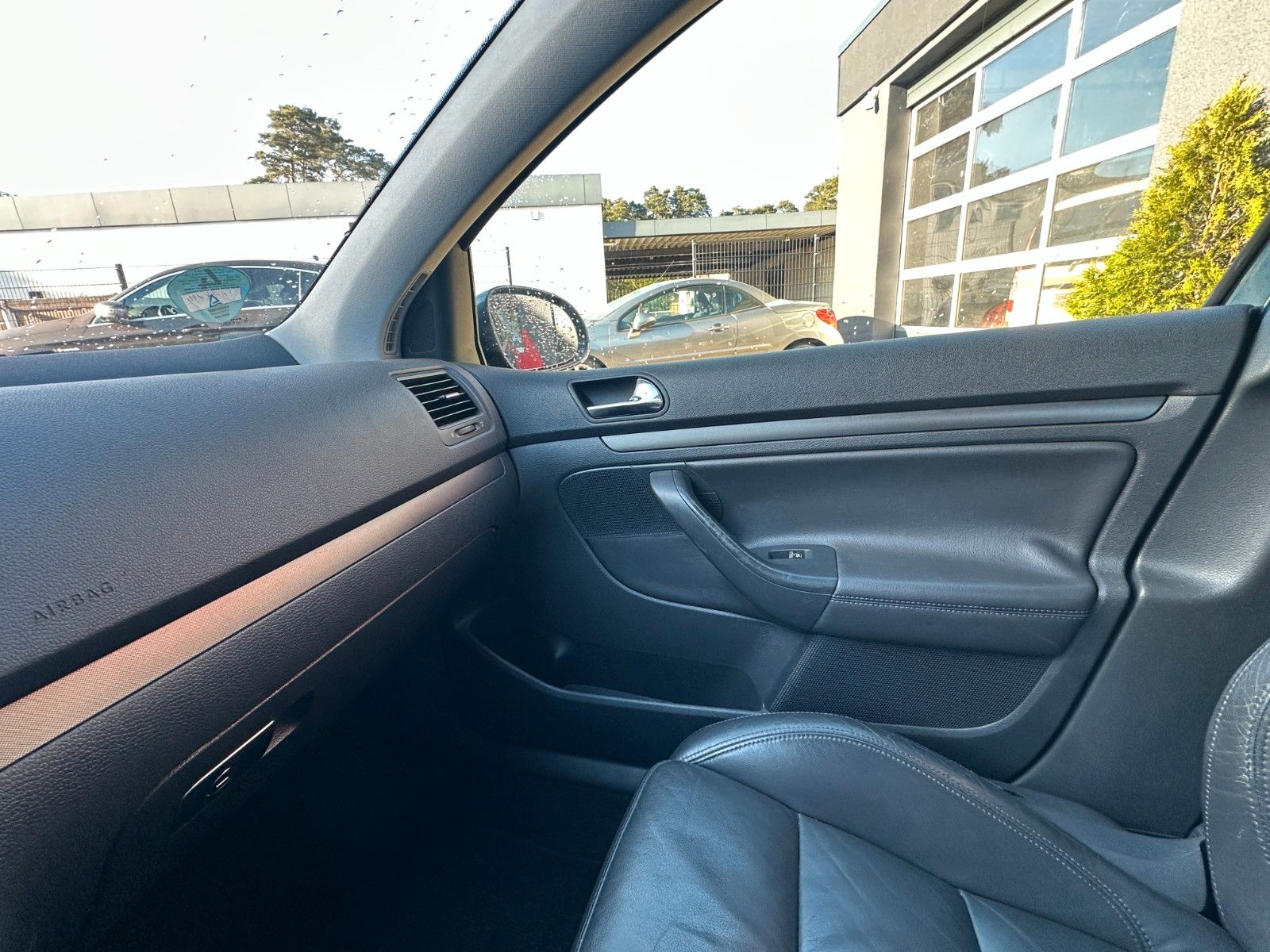 Fahrzeugabbildung Volkswagen Golf V Comfortline 2.0 150 PS Tüv neu Leder 6 G