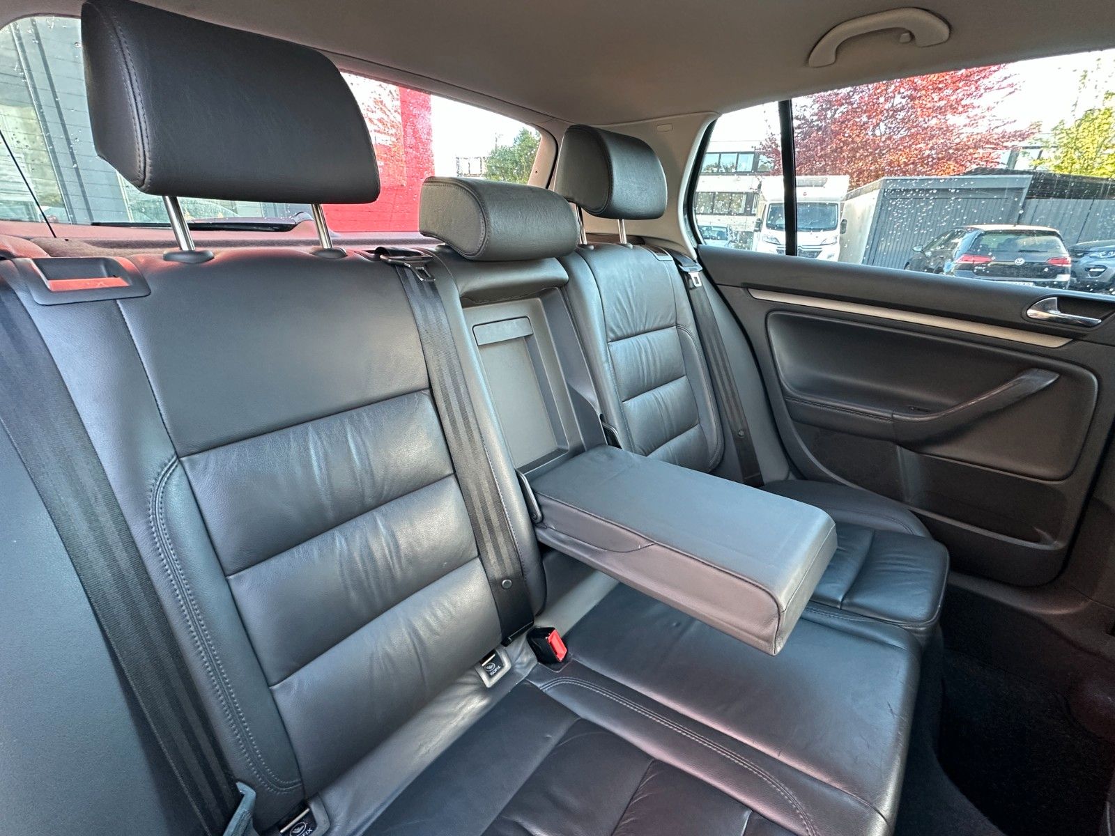 Fahrzeugabbildung Volkswagen Golf V Comfortline 2.0 150 PS Tüv neu Leder 6 G