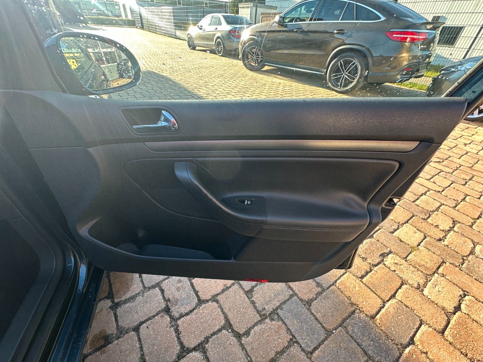 Fahrzeugabbildung Volkswagen Golf V Comfortline 2.0 150 PS Tüv neu Leder 6 G