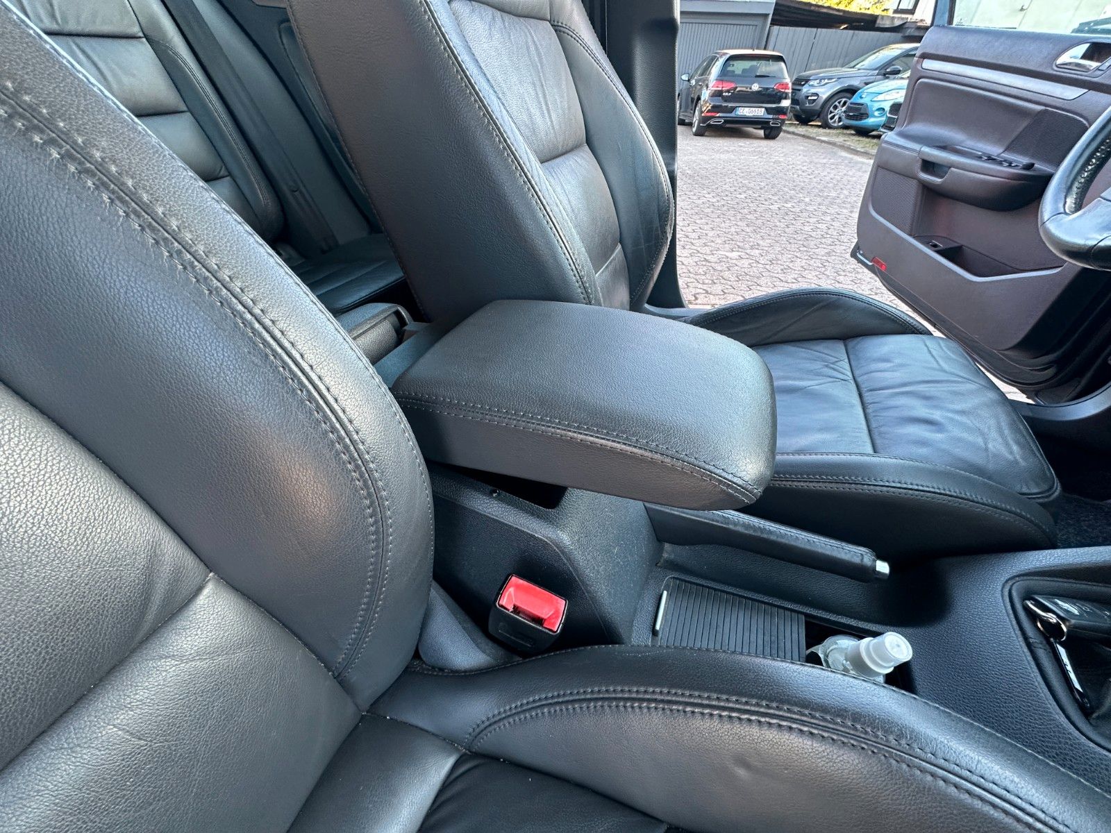 Fahrzeugabbildung Volkswagen Golf V Comfortline 2.0 150 PS Tüv neu Leder 6 G