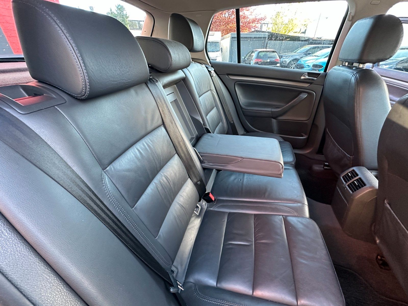 Fahrzeugabbildung Volkswagen Golf V Comfortline 2.0 150 PS Tüv neu Leder 6 G