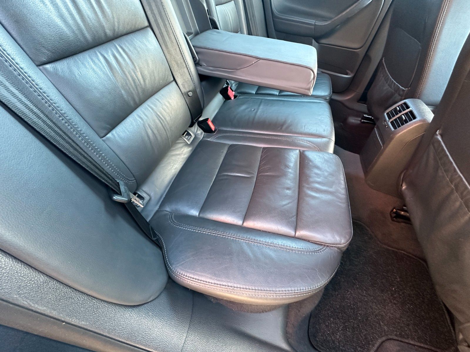 Fahrzeugabbildung Volkswagen Golf V Comfortline 2.0 150 PS Tüv neu Leder 6 G