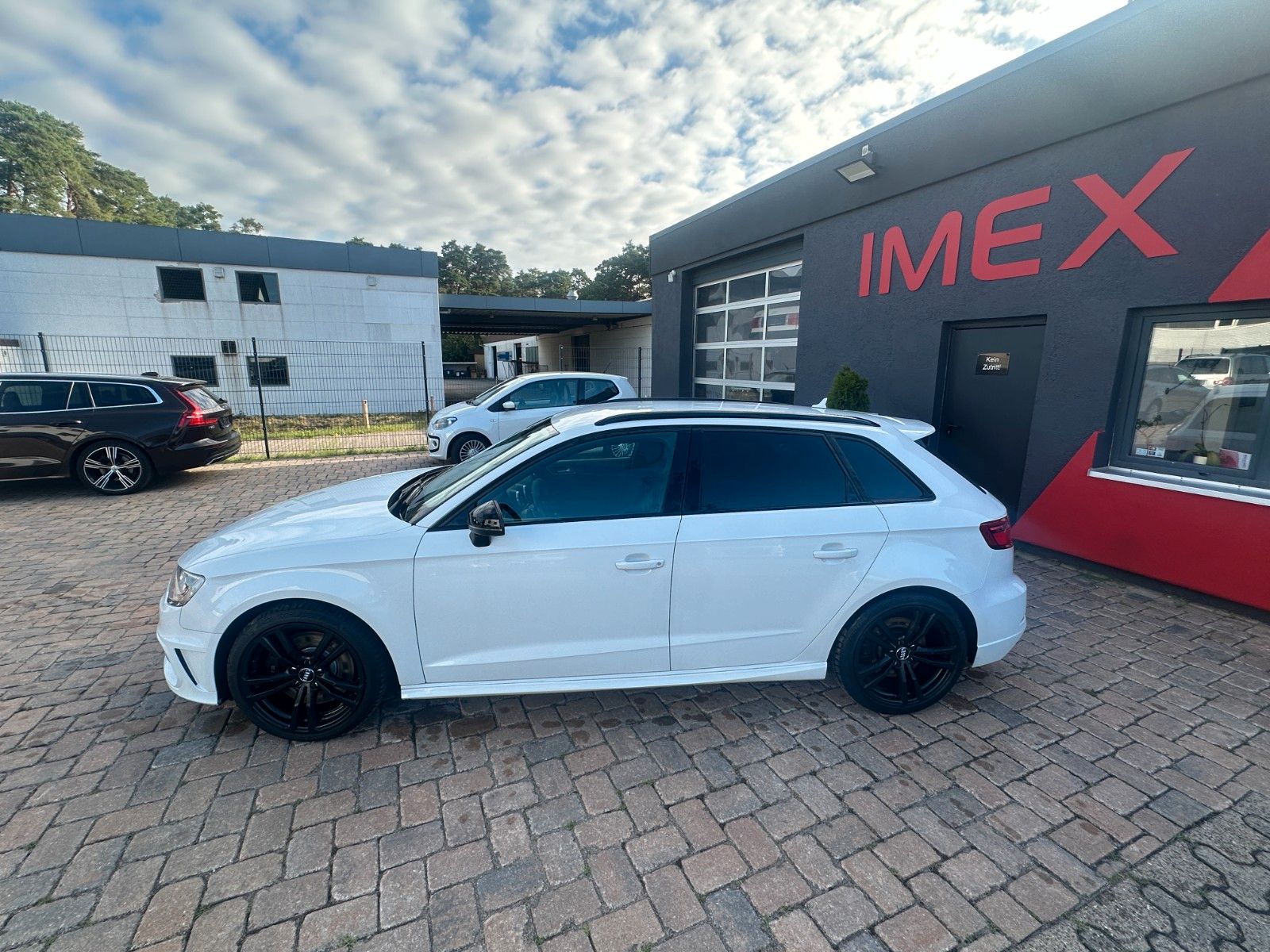 Fahrzeugabbildung Audi S3 Sportback 2.0 TFSI quattro Autom. LED
