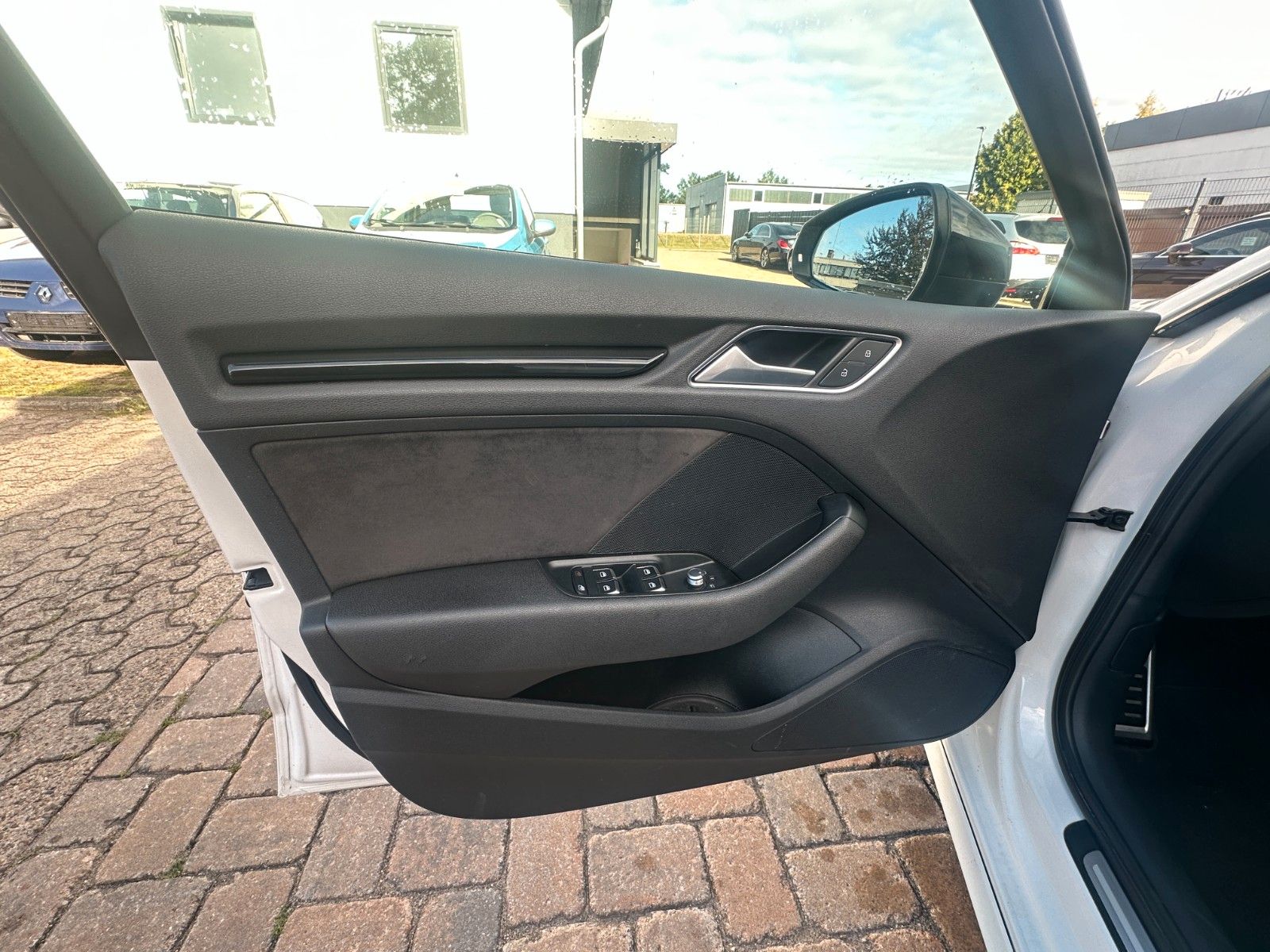 Fahrzeugabbildung Audi S3 Sportback 2.0 TFSI quattro Autom. LED