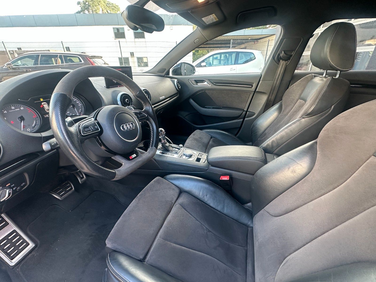 Fahrzeugabbildung Audi S3 Sportback 2.0 TFSI quattro Autom. LED