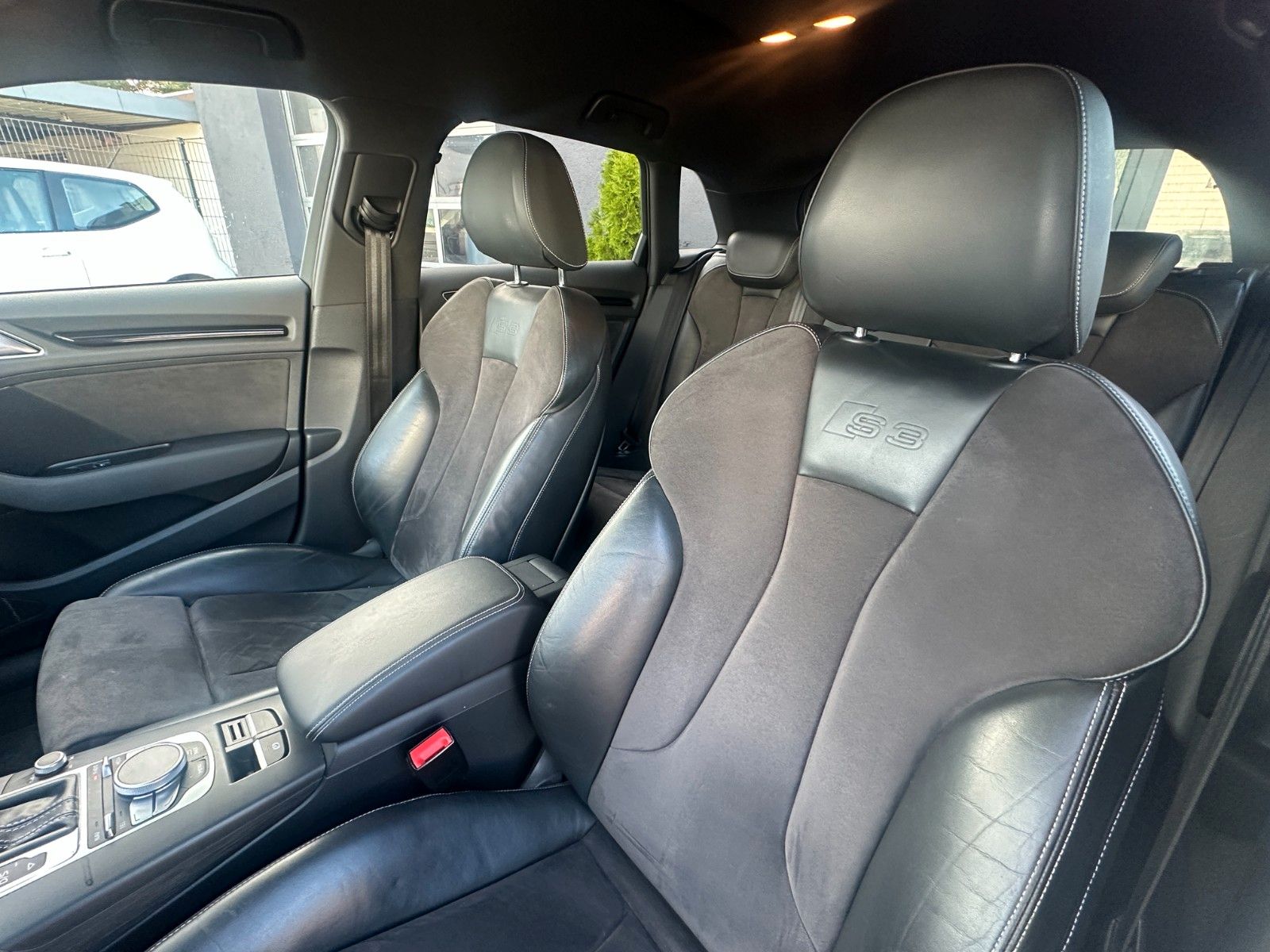 Fahrzeugabbildung Audi S3 Sportback 2.0 TFSI quattro Autom. LED