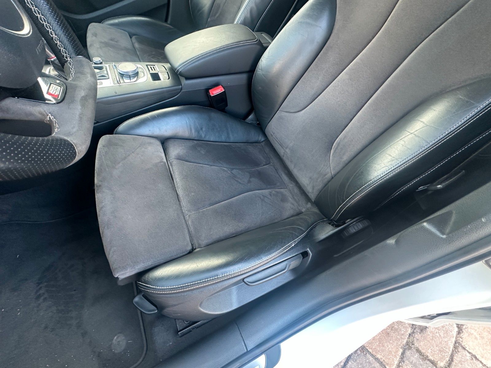 Fahrzeugabbildung Audi S3 Sportback 2.0 TFSI quattro Autom. LED