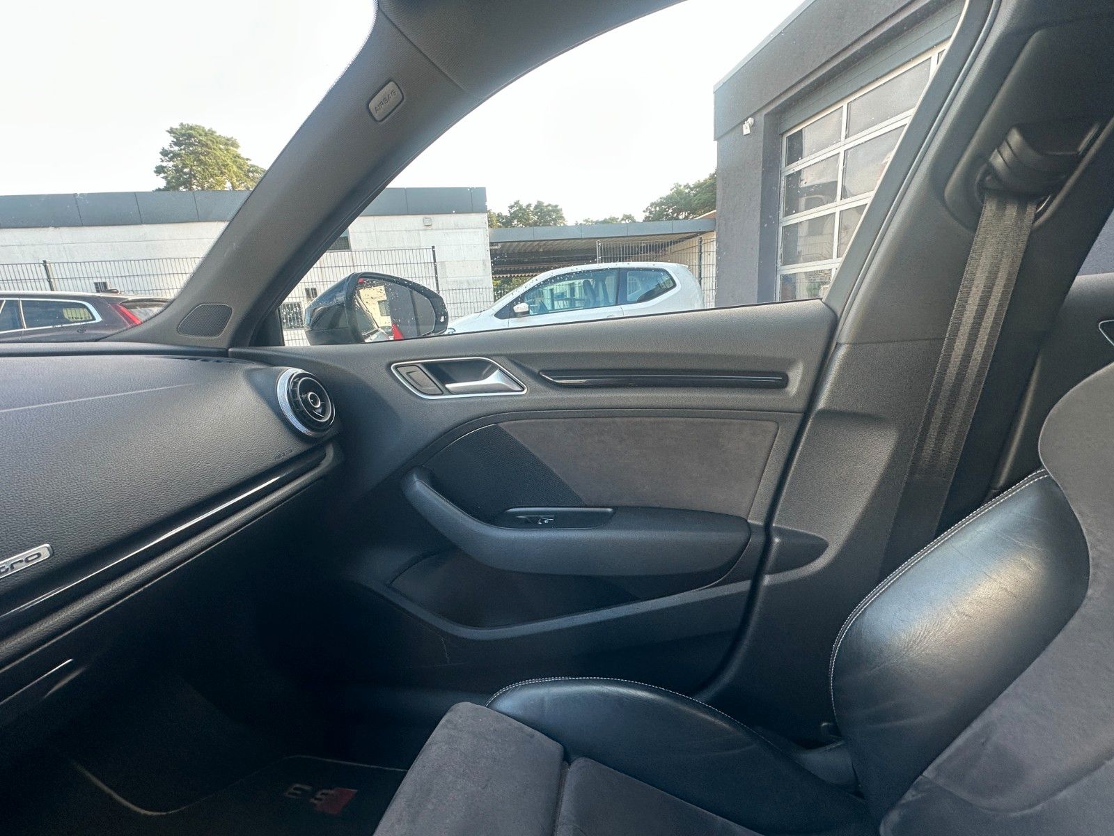 Fahrzeugabbildung Audi S3 Sportback 2.0 TFSI quattro Autom. LED