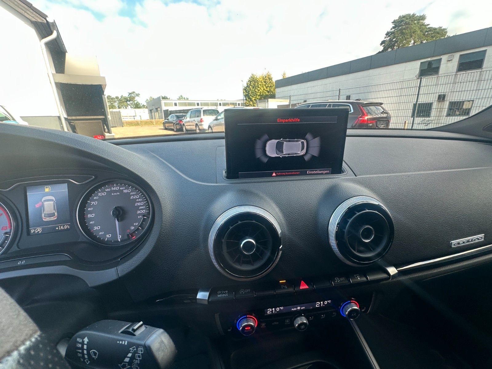 Fahrzeugabbildung Audi S3 Sportback 2.0 TFSI quattro Autom. LED