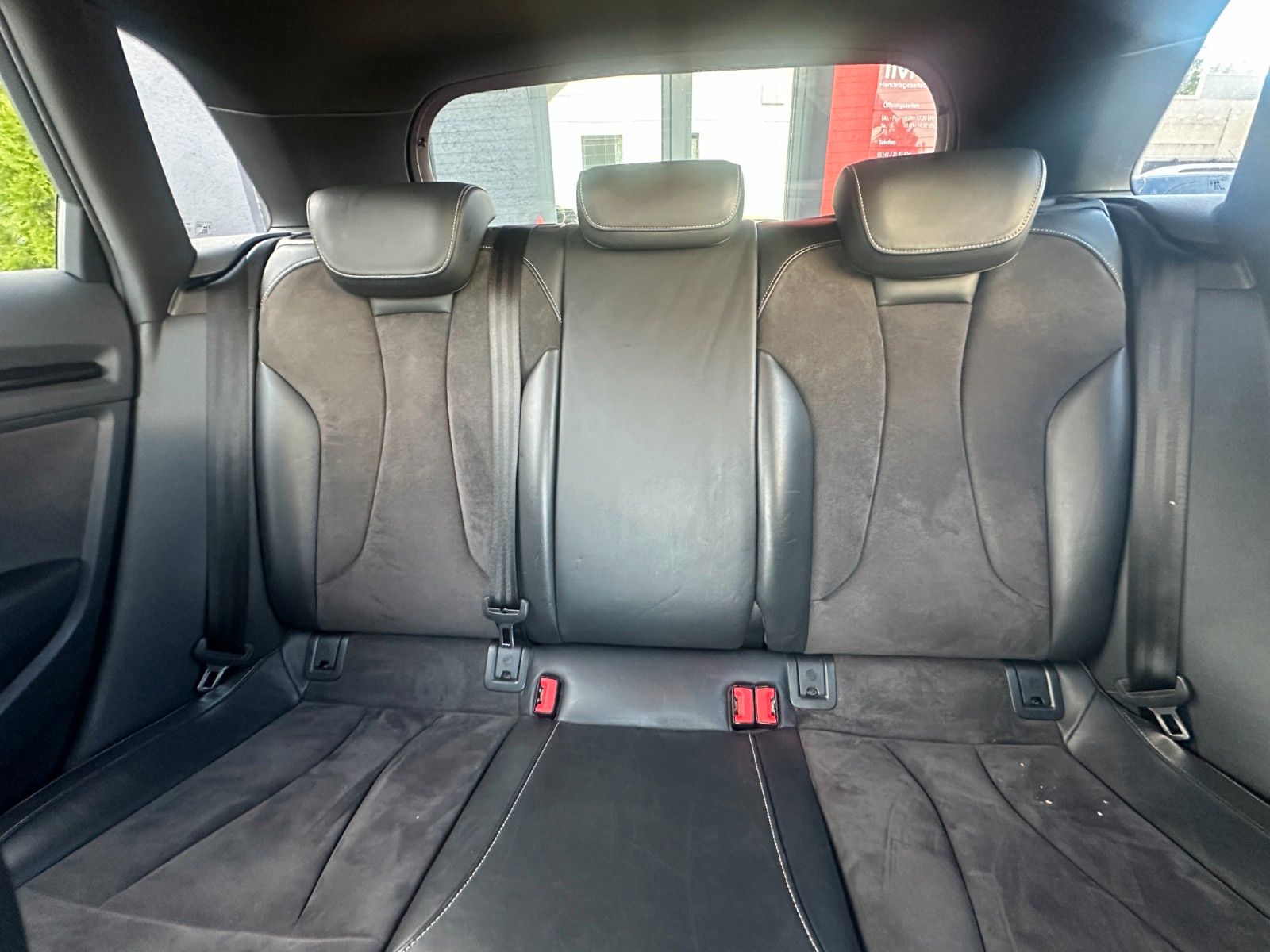 Fahrzeugabbildung Audi S3 Sportback 2.0 TFSI quattro Autom. LED