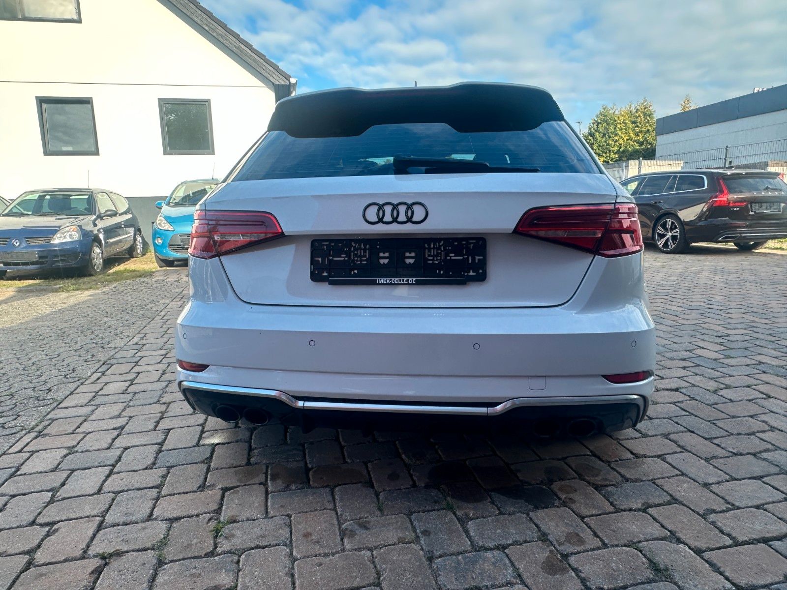 Fahrzeugabbildung Audi S3 Sportback 2.0 TFSI quattro Autom. LED