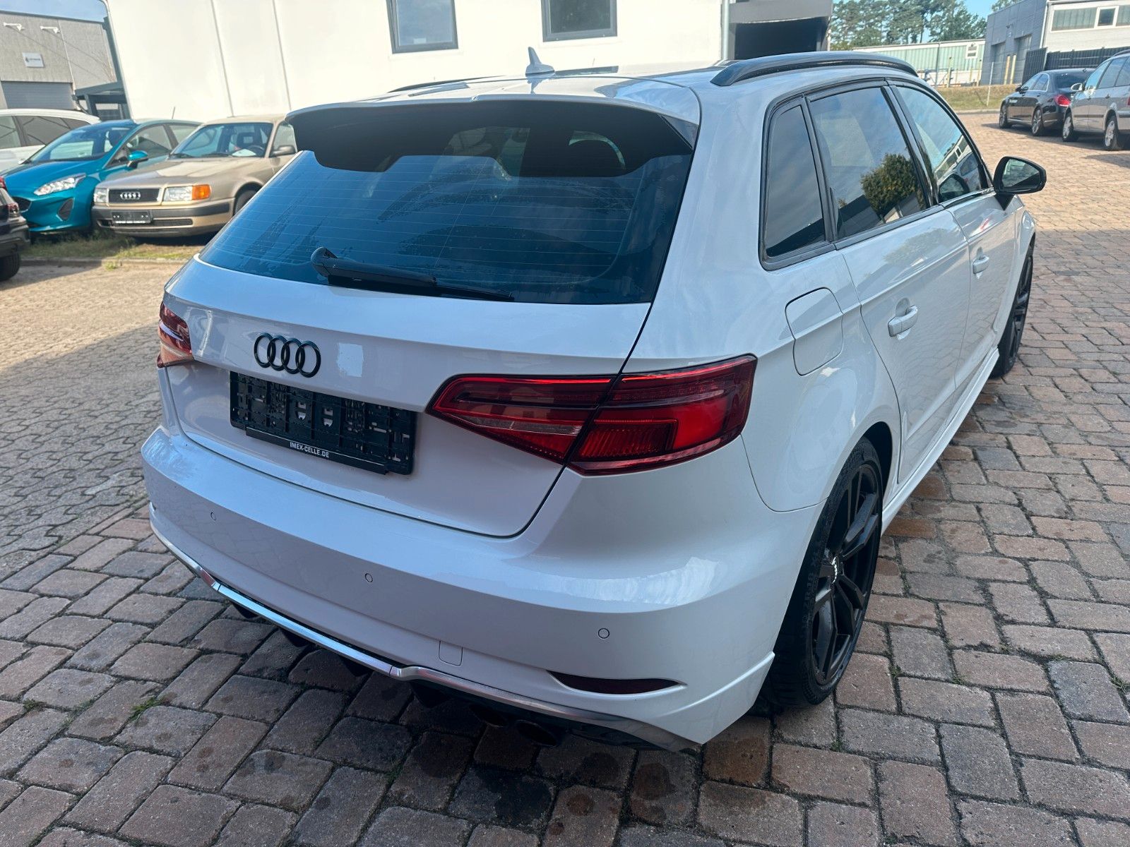 Fahrzeugabbildung Audi S3 Sportback 2.0 TFSI quattro Autom. LED