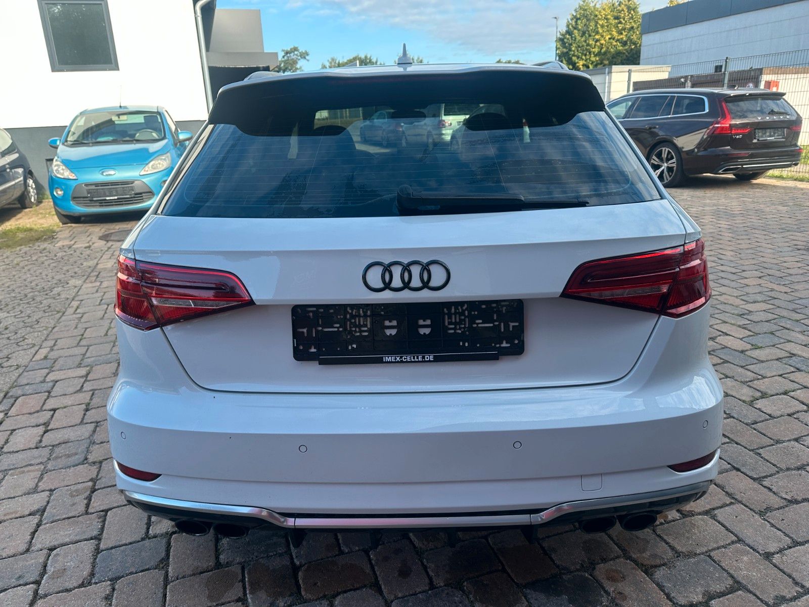 Fahrzeugabbildung Audi S3 Sportback 2.0 TFSI quattro Autom. LED