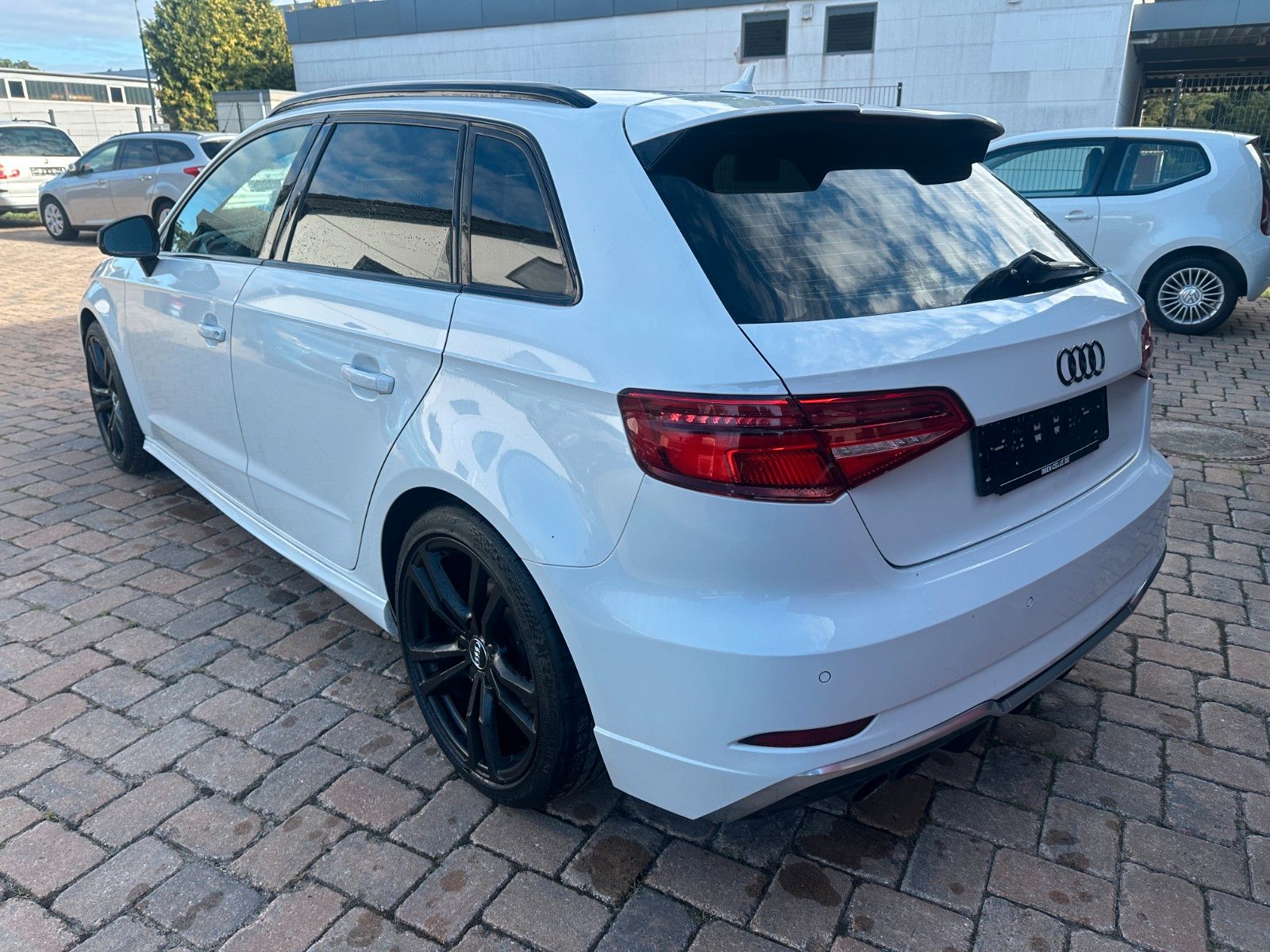 Fahrzeugabbildung Audi S3 Sportback 2.0 TFSI quattro Autom. LED