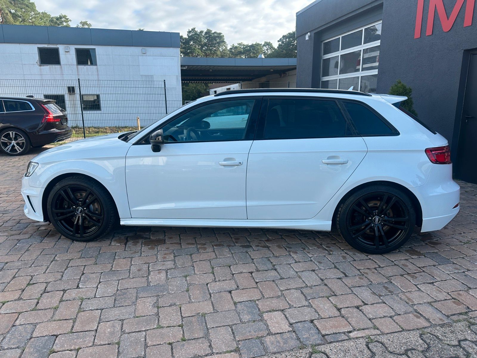 Fahrzeugabbildung Audi S3 Sportback 2.0 TFSI quattro Autom. LED