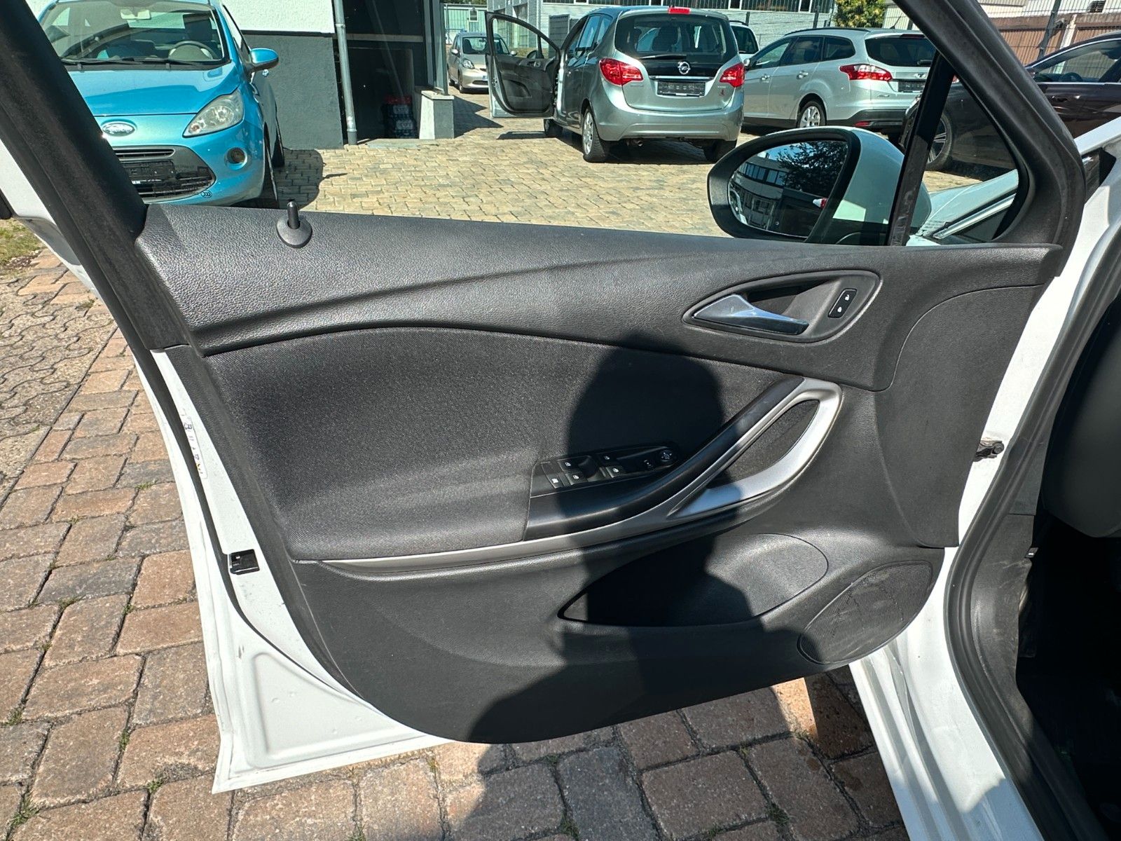 Fahrzeugabbildung Opel Astra K Edition 1.6 110 PS HU neu Navi SH Kamera