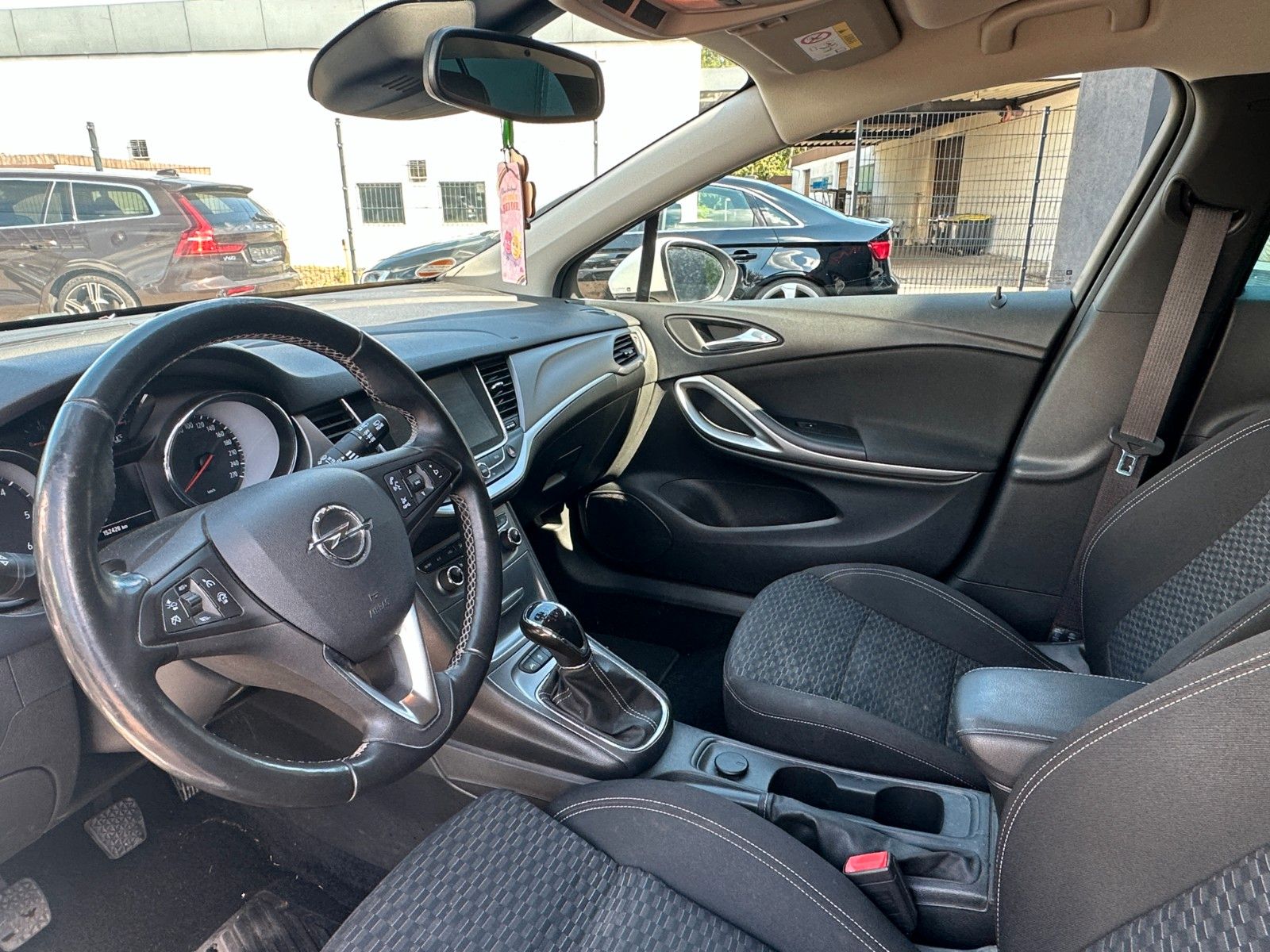 Fahrzeugabbildung Opel Astra K Edition 1.6 110 PS HU neu Navi SH Kamera