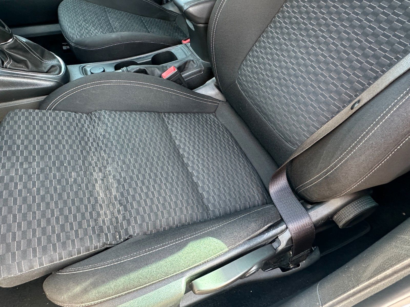 Fahrzeugabbildung Opel Astra K Edition 1.6 110 PS HU neu Navi SH Kamera