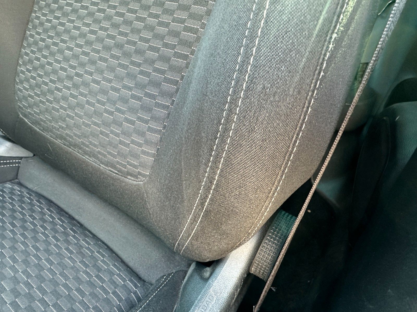Fahrzeugabbildung Opel Astra K Edition 1.6 110 PS HU neu Navi SH Kamera