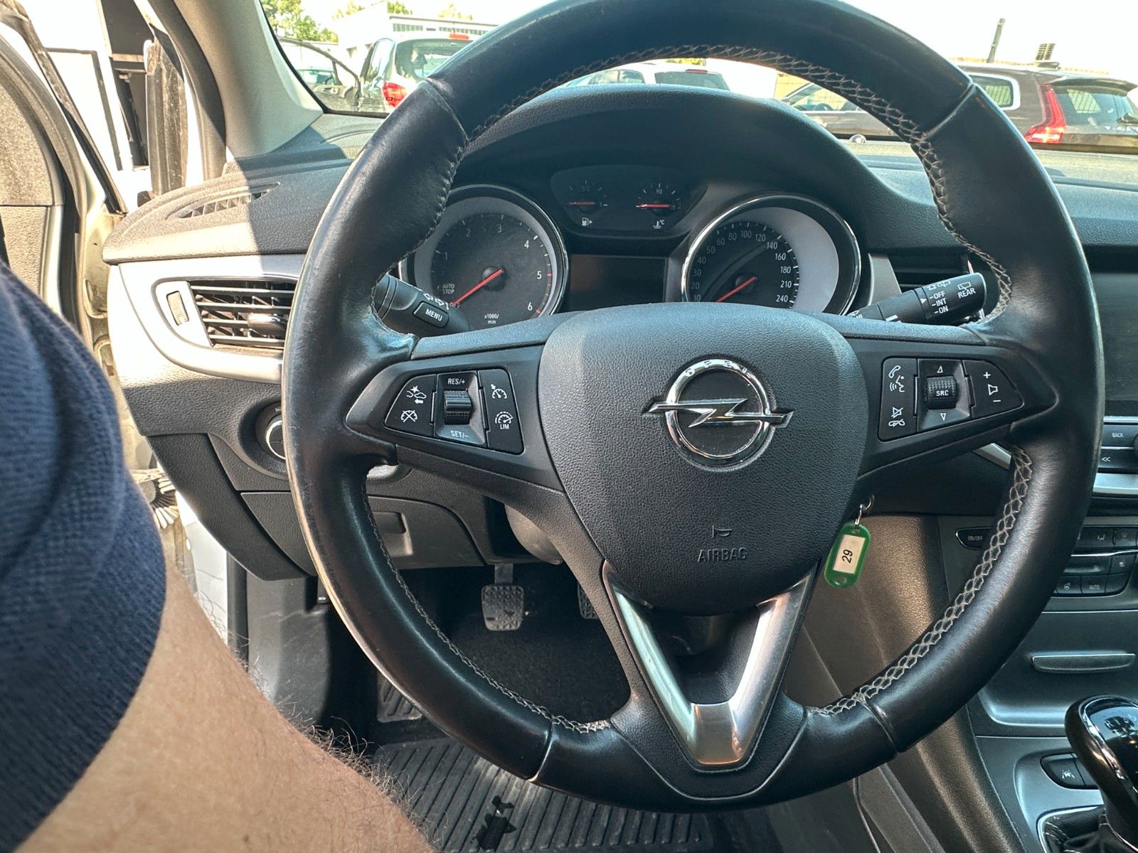 Fahrzeugabbildung Opel Astra K Edition 1.6 110 PS HU neu Navi SH Kamera