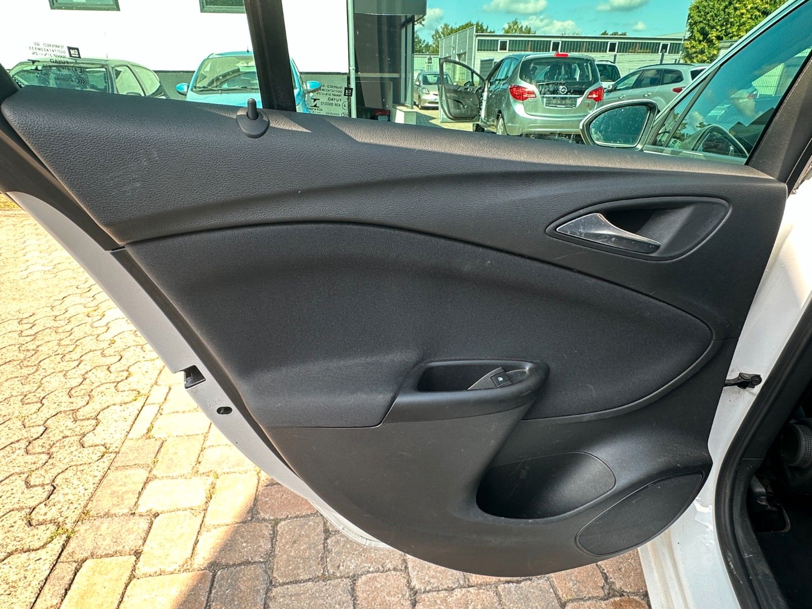 Fahrzeugabbildung Opel Astra K Edition 1.6 110 PS HU neu Navi SH Kamera