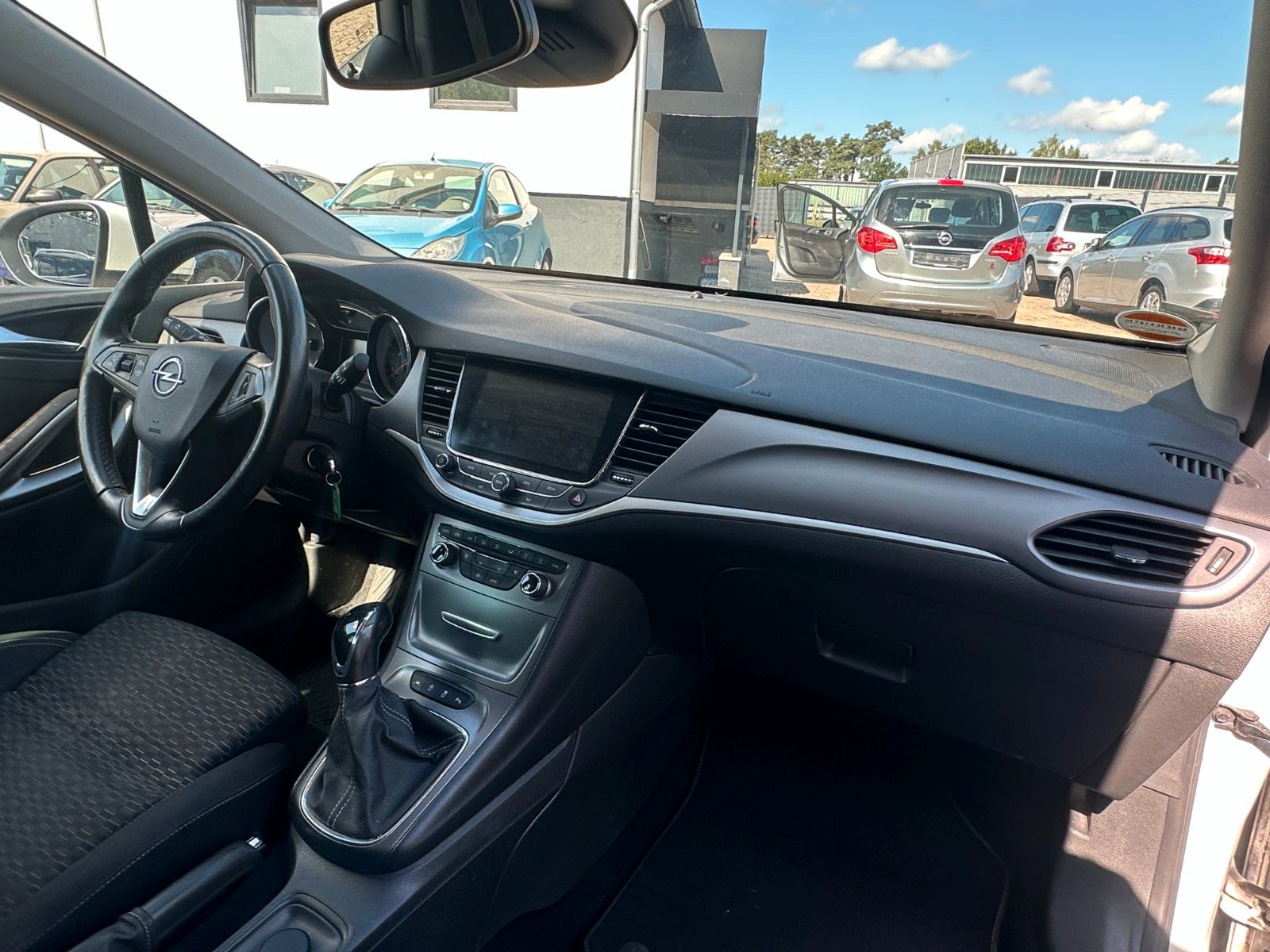 Fahrzeugabbildung Opel Astra K Edition 1.6 110 PS HU neu Navi SH Kamera