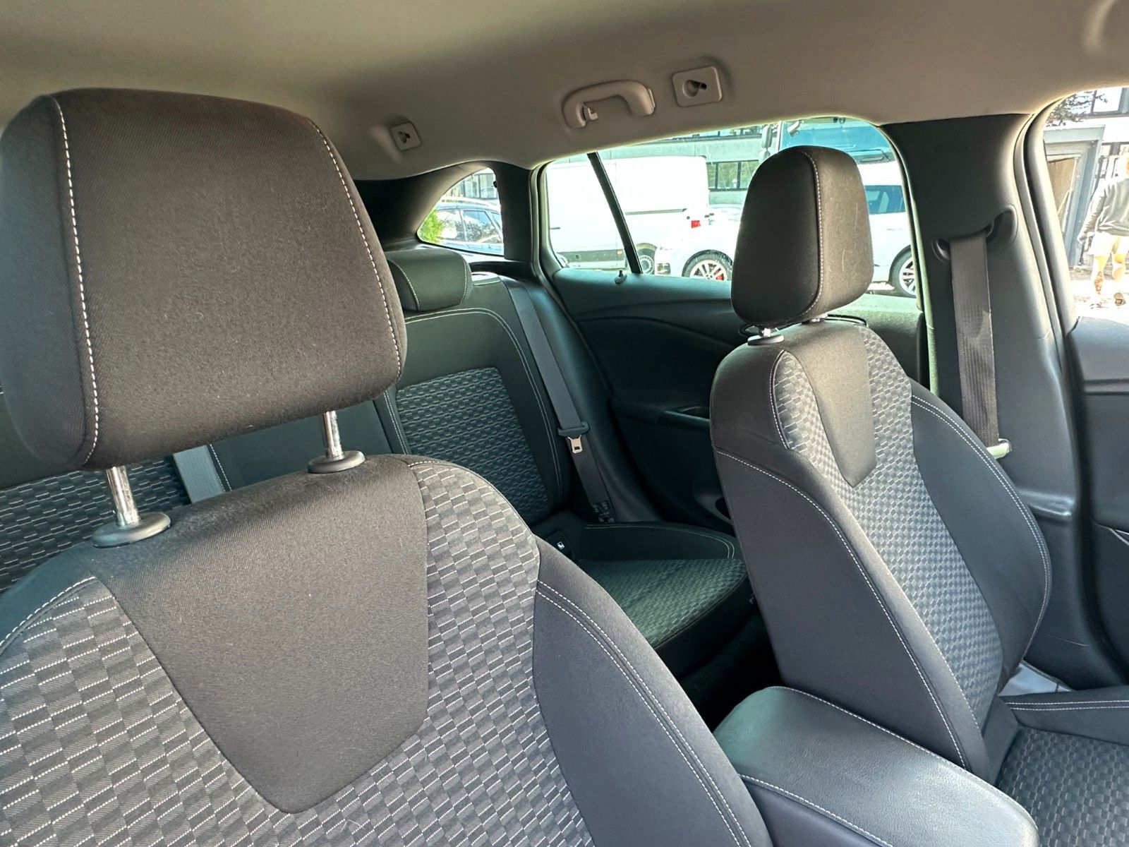 Fahrzeugabbildung Opel Astra K Edition 1.6 110 PS HU neu Navi SH Kamera