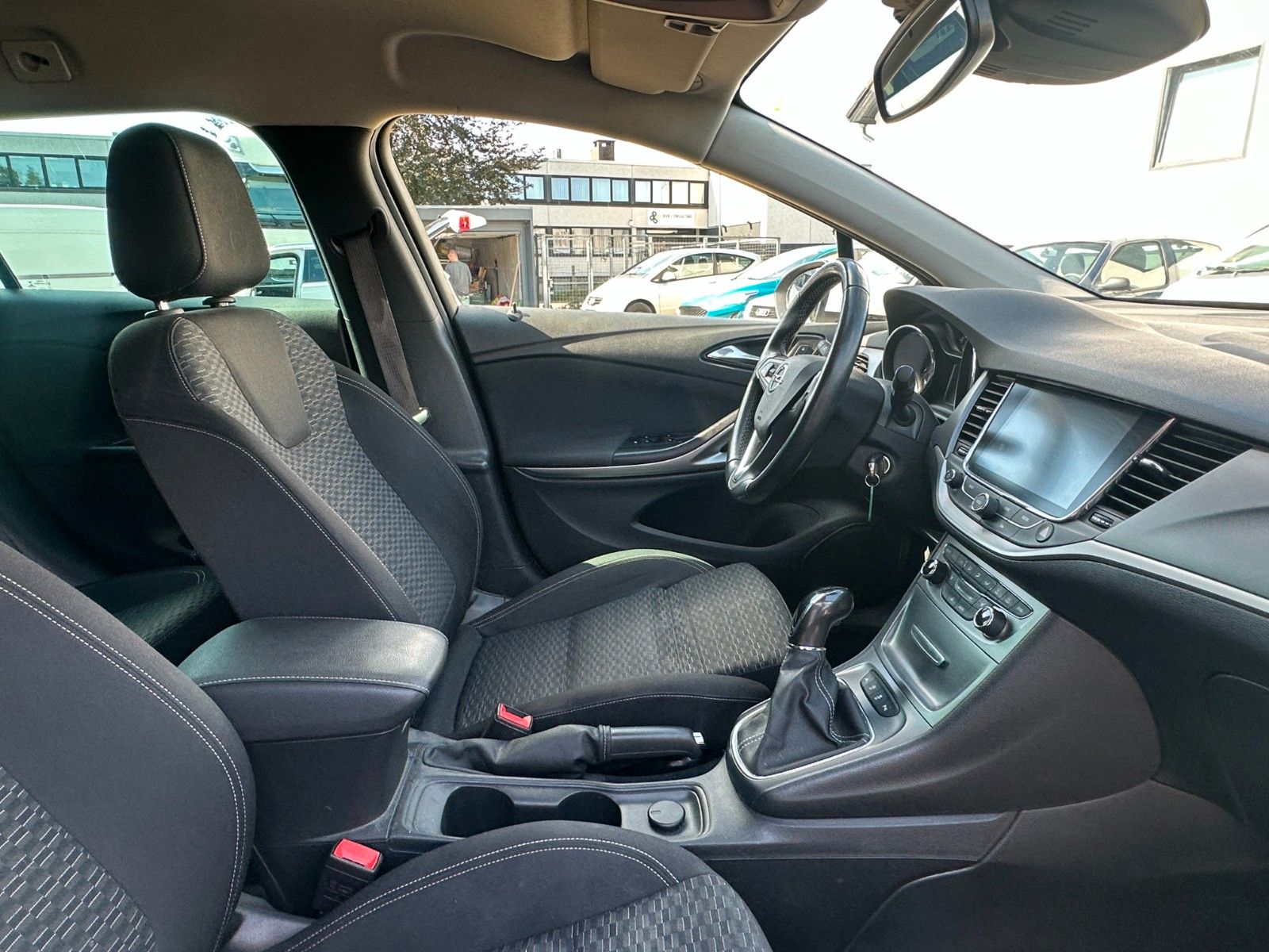 Fahrzeugabbildung Opel Astra K Edition 1.6 110 PS HU neu Navi SH Kamera